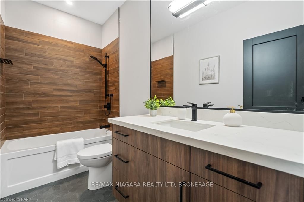 Photo 15 of Unit 3, 300 Richmond Street, Thorold, Confederation Heights — HOMEH