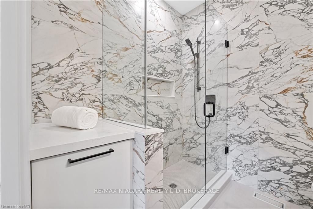 Photo 21 of Unit 3, 300 Richmond Street, Thorold, Confederation Heights — HOMEH