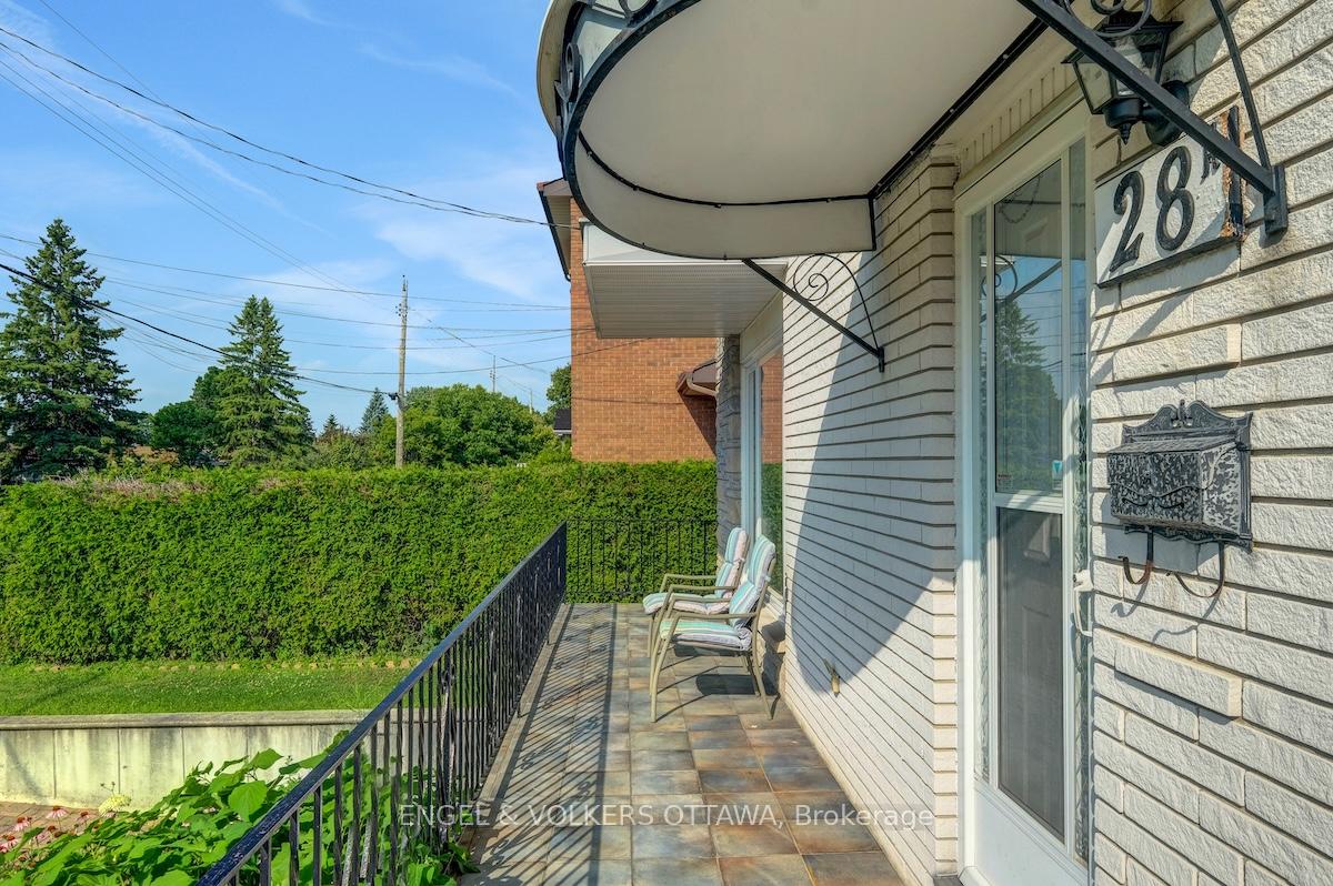 Photo 3 of 28A Ashburn Drive, Ottawa, Borden Farm/Stewart Farm/Carleton Heights/Parkwood Hills — HOMEH