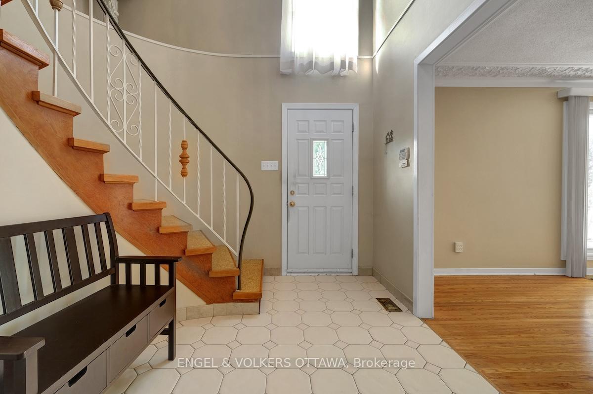 Photo 2 of 28A Ashburn Drive, Ottawa, Borden Farm/Stewart Farm/Carleton Heights/Parkwood Hills — HOMEH