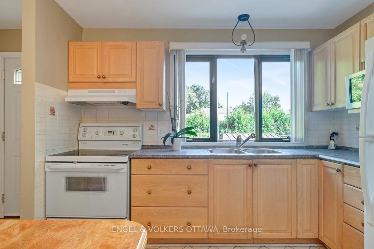Photo 15 of 28A Ashburn Drive, Ottawa, Borden Farm/Stewart Farm/Carleton Heights/Parkwood Hills — HOMEH