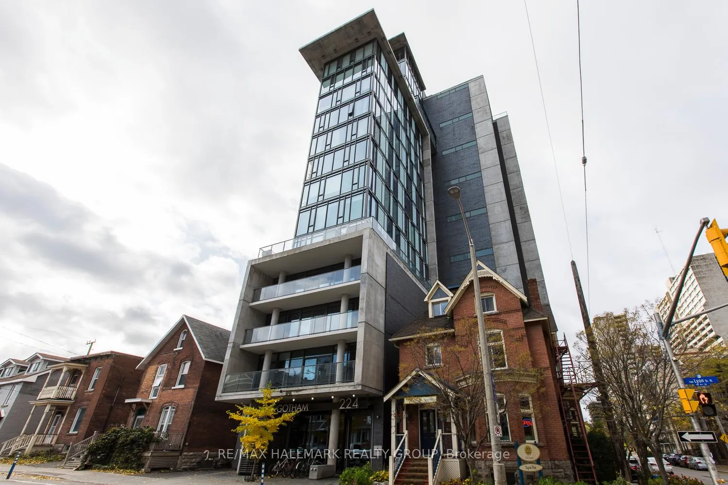 Front of Unit 1602, 224 Lyon Street N
