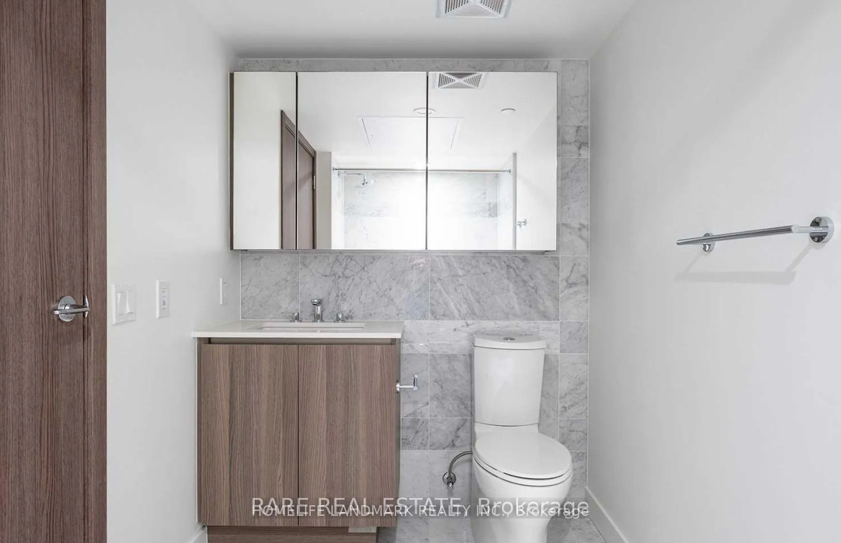 Photo 4 of Unit 3202, 19 Bathurst Street, Toronto, Waterfront Communities — HOMEH