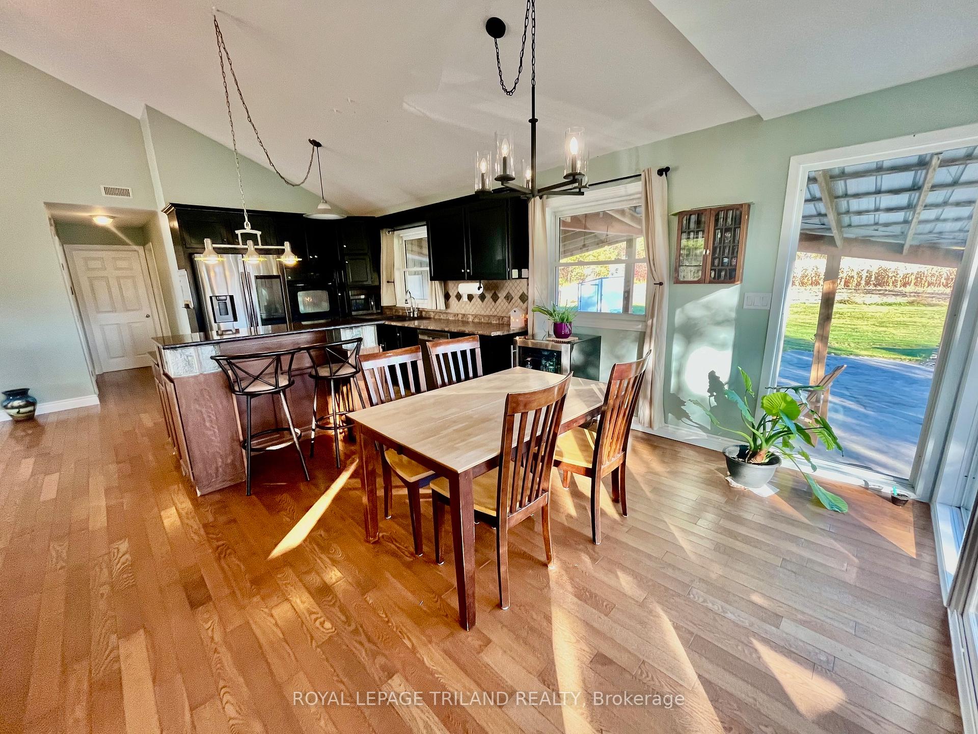 Photo 6 of 32896 Chalmers Line, Dutton/Dunwich, Iona — HOMEH