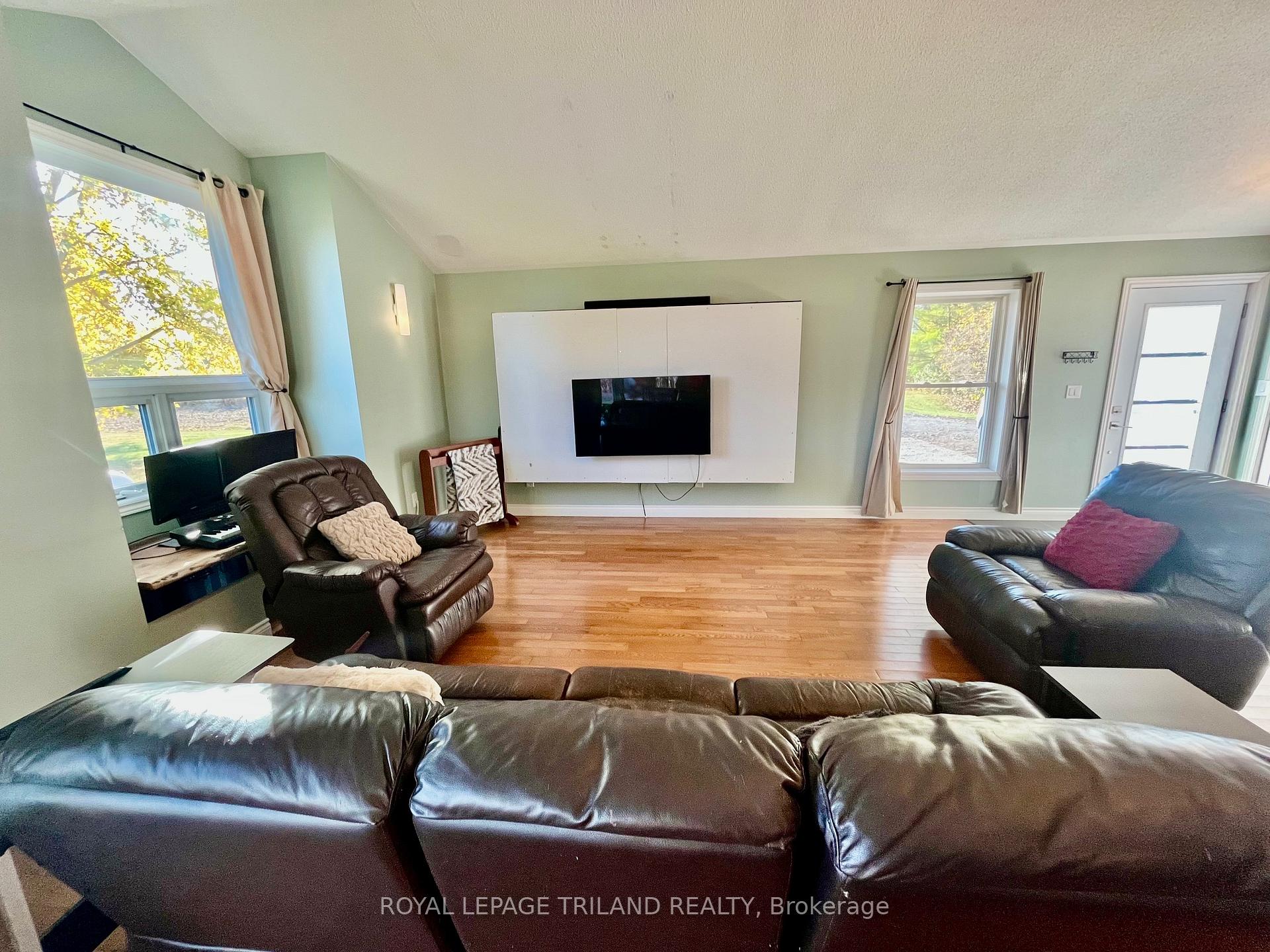 Photo 8 of 32896 Chalmers Line, Dutton/Dunwich, Iona — HOMEH