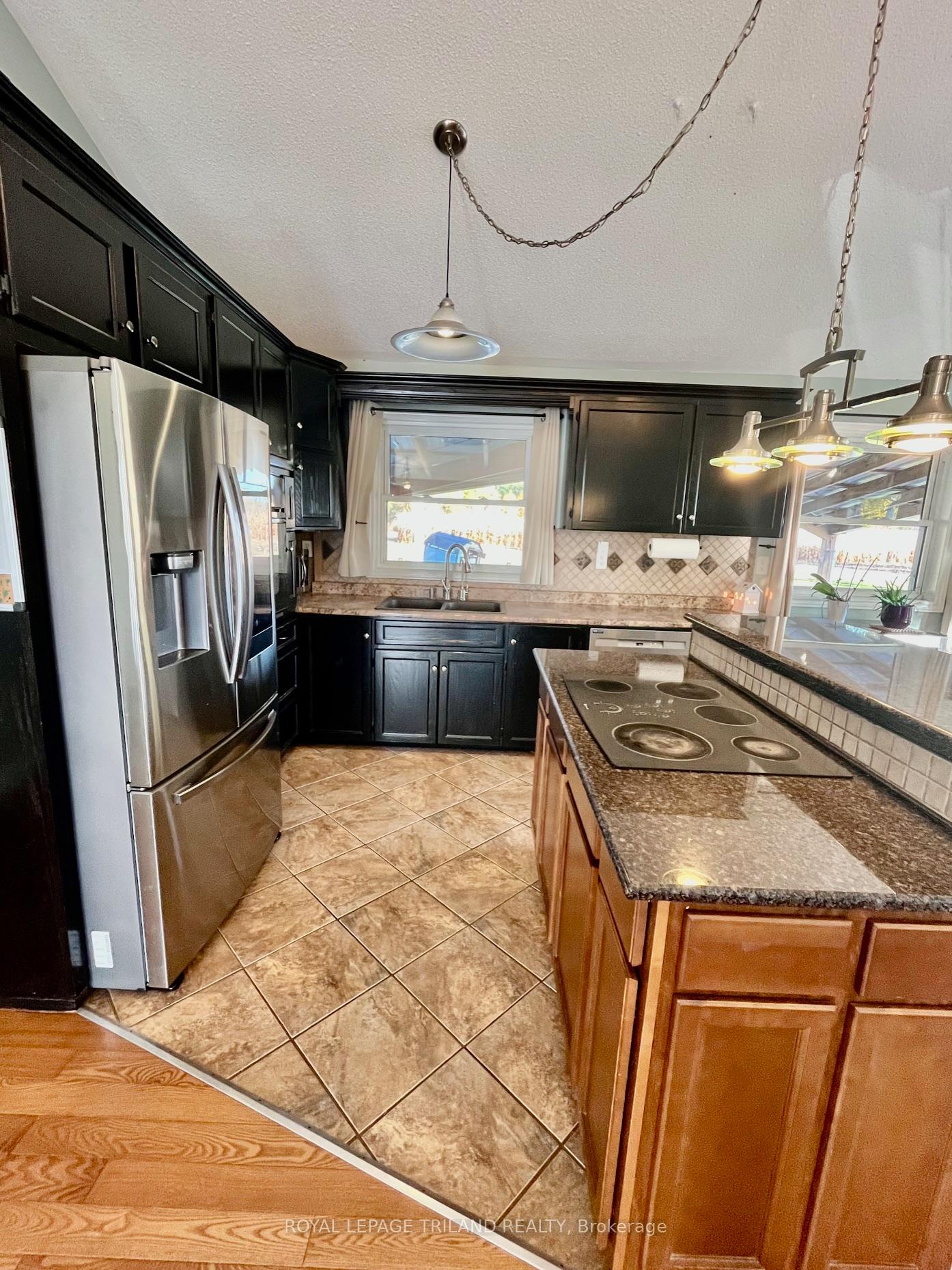Photo 17 of 32896 Chalmers Line, Dutton/Dunwich, Iona — HOMEH