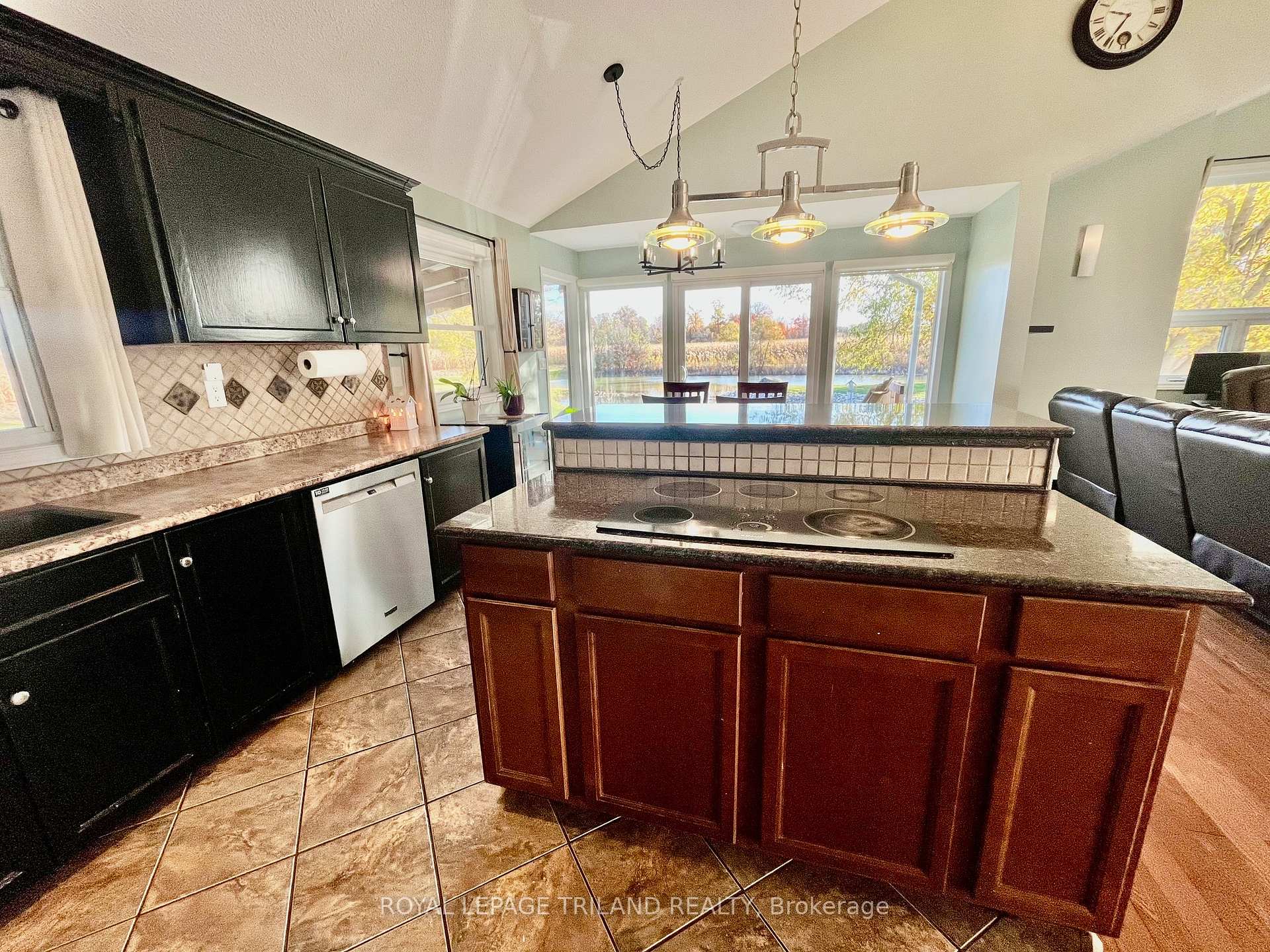Photo 29 of 32896 Chalmers Line, Dutton/Dunwich, Iona — HOMEH