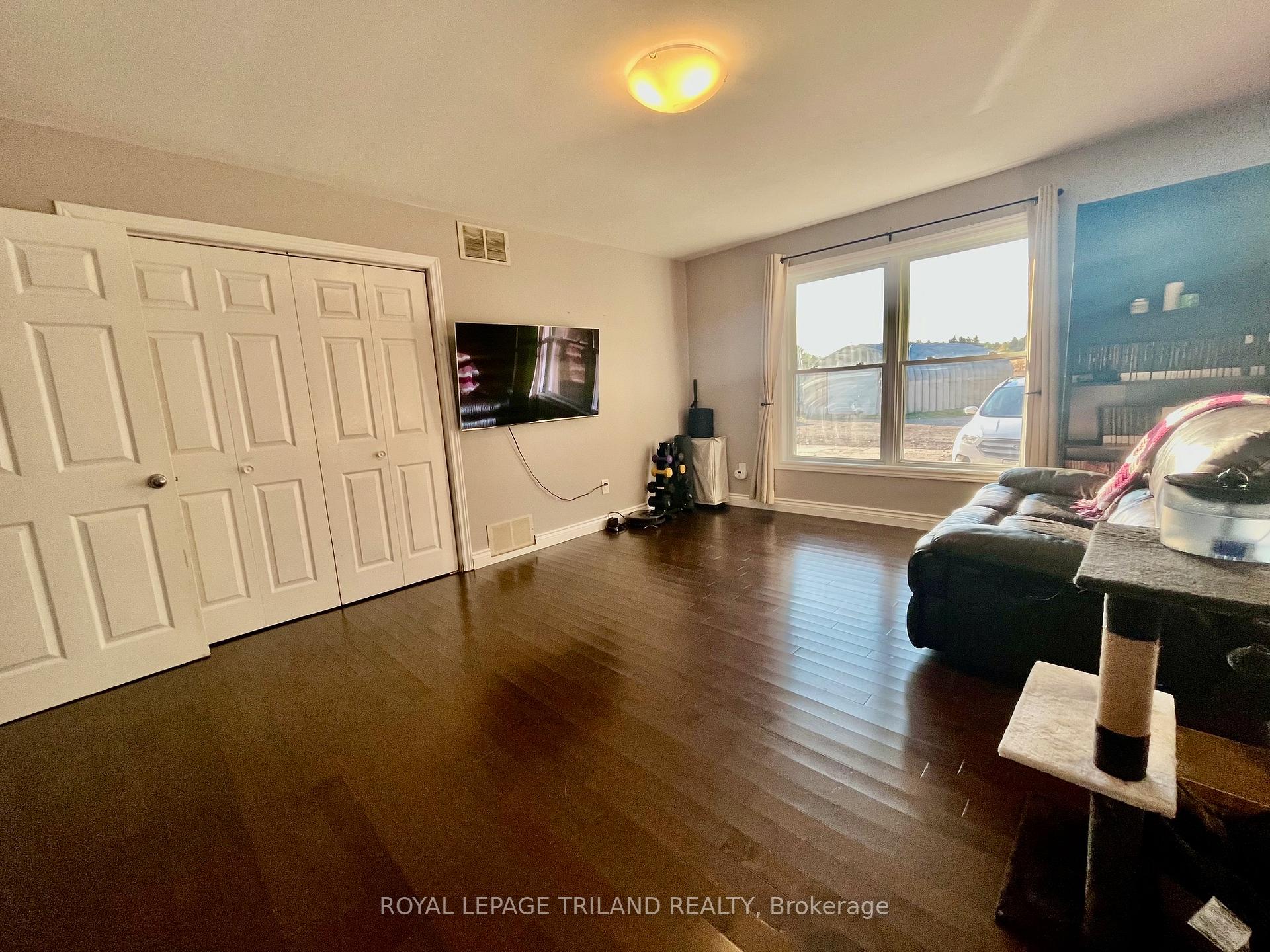 Photo 23 of 32896 Chalmers Line, Dutton/Dunwich, Iona — HOMEH