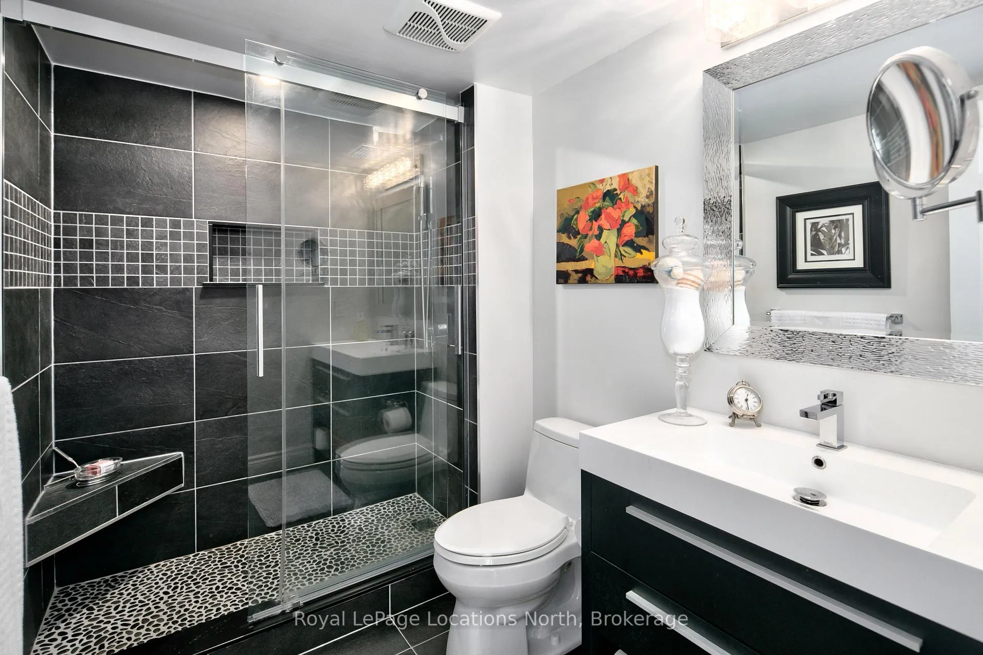 Photo 19 of 417 Mariners Way, Collingwood — HOMEH