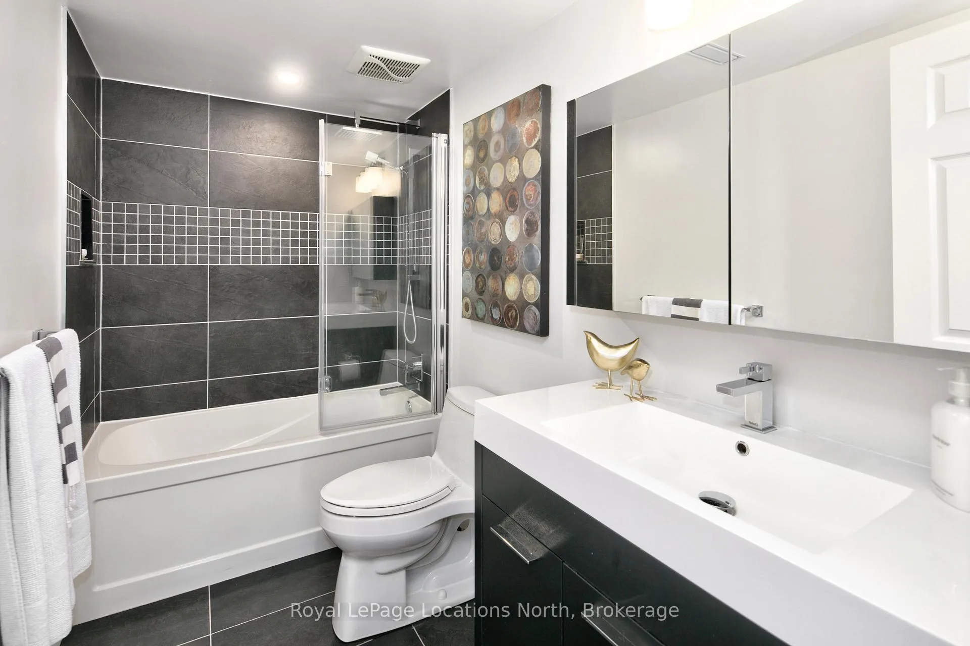 Photo 23 of 417 Mariners Way, Collingwood — HOMEH