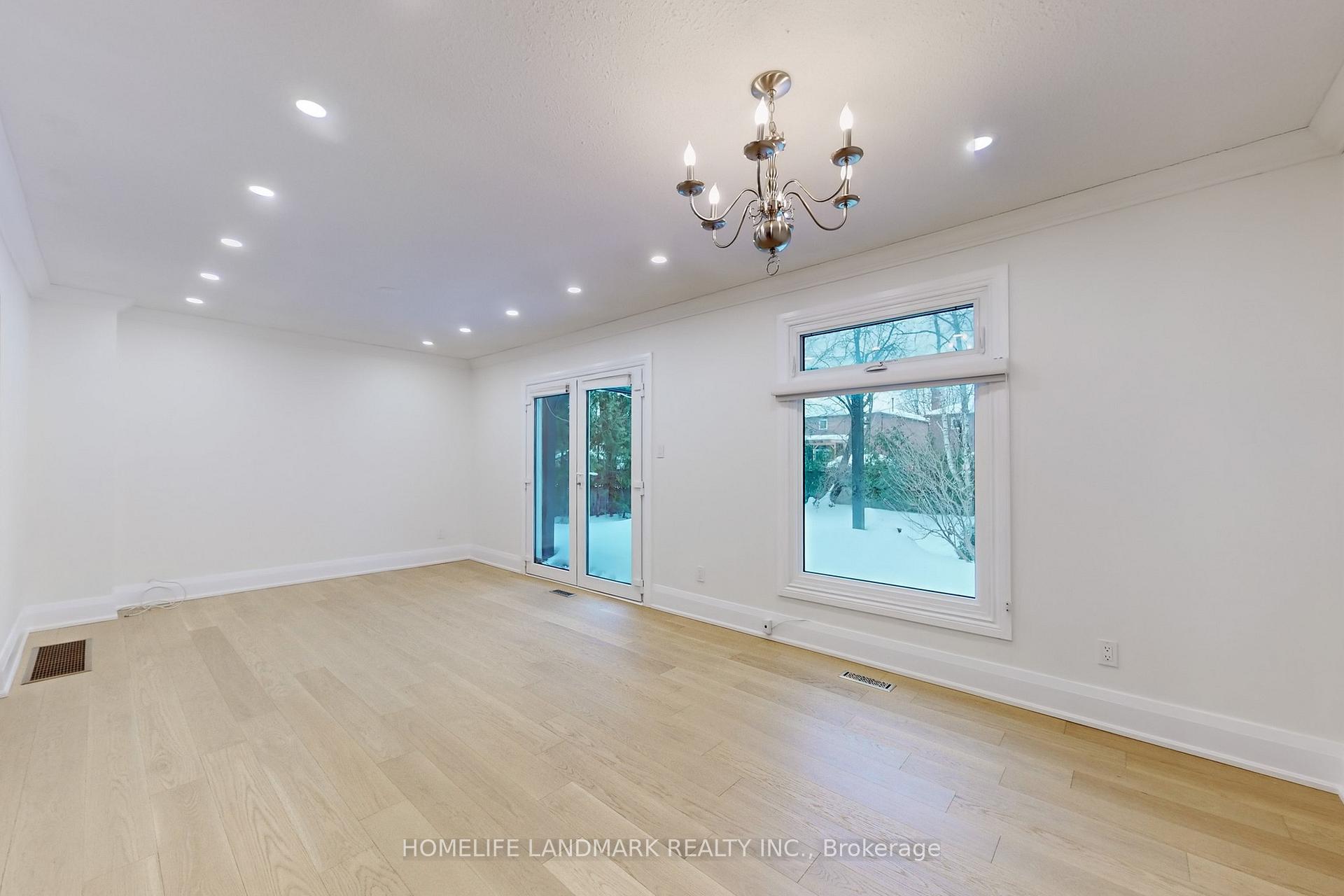 Photo 3 of 38 Corbett Crescent, Aurora, Aurora Highlands — HOMEH