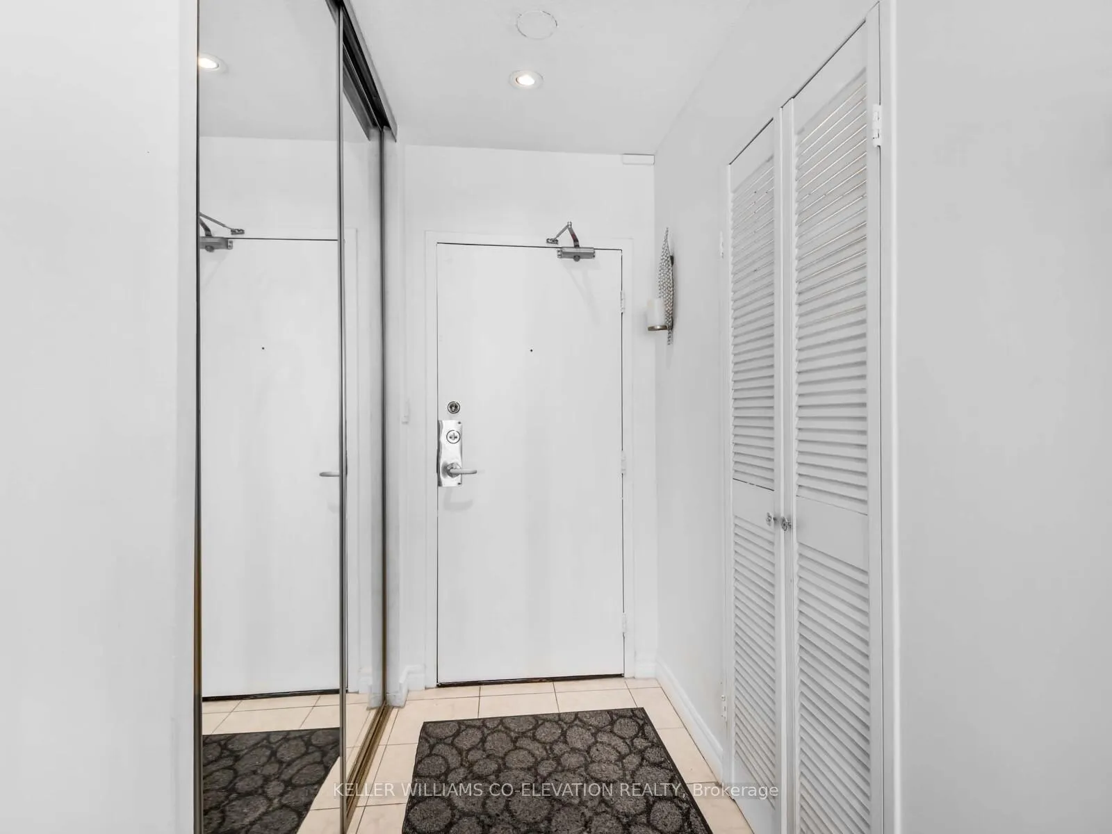 Photo 4 of Unit 2012, 60 Pavane Linkway, Toronto, Flemingdon Park — HOMEH