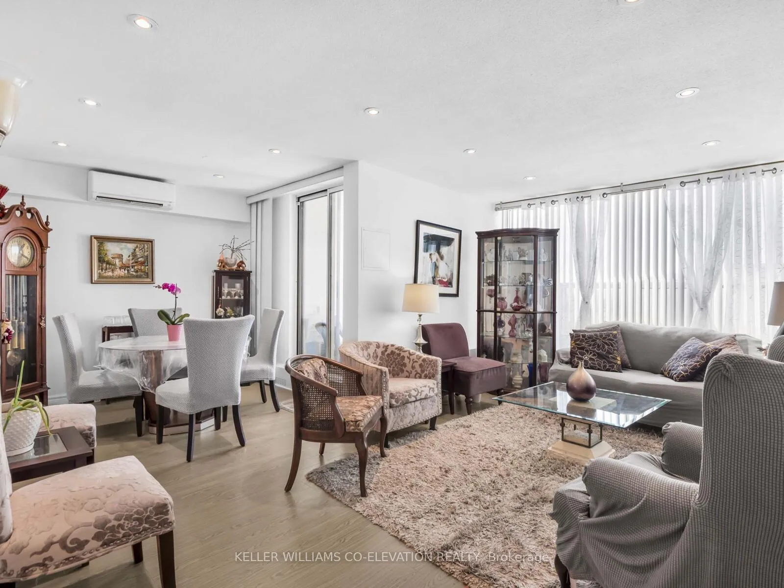 Photo 5 of Unit 2012, 60 Pavane Linkway, Toronto, Flemingdon Park — HOMEH