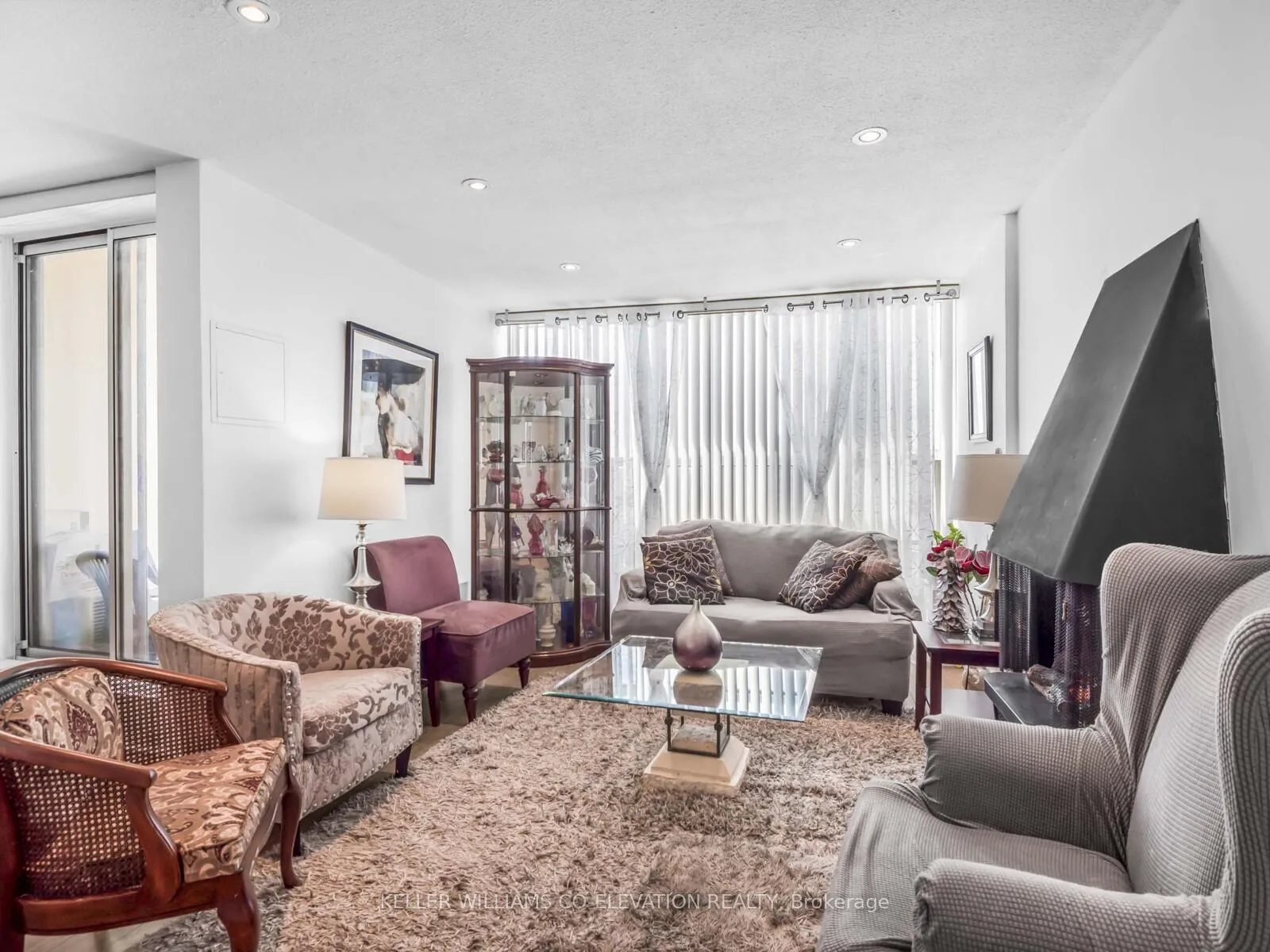 Photo 6 of Unit 2012, 60 Pavane Linkway, Toronto, Flemingdon Park — HOMEH