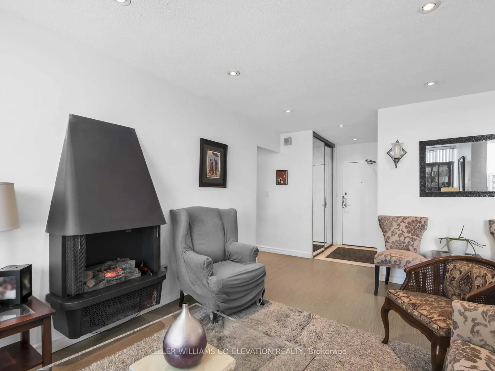 Photo 9 of Unit 2012, 60 Pavane Linkway, Toronto, Flemingdon Park — HOMEH