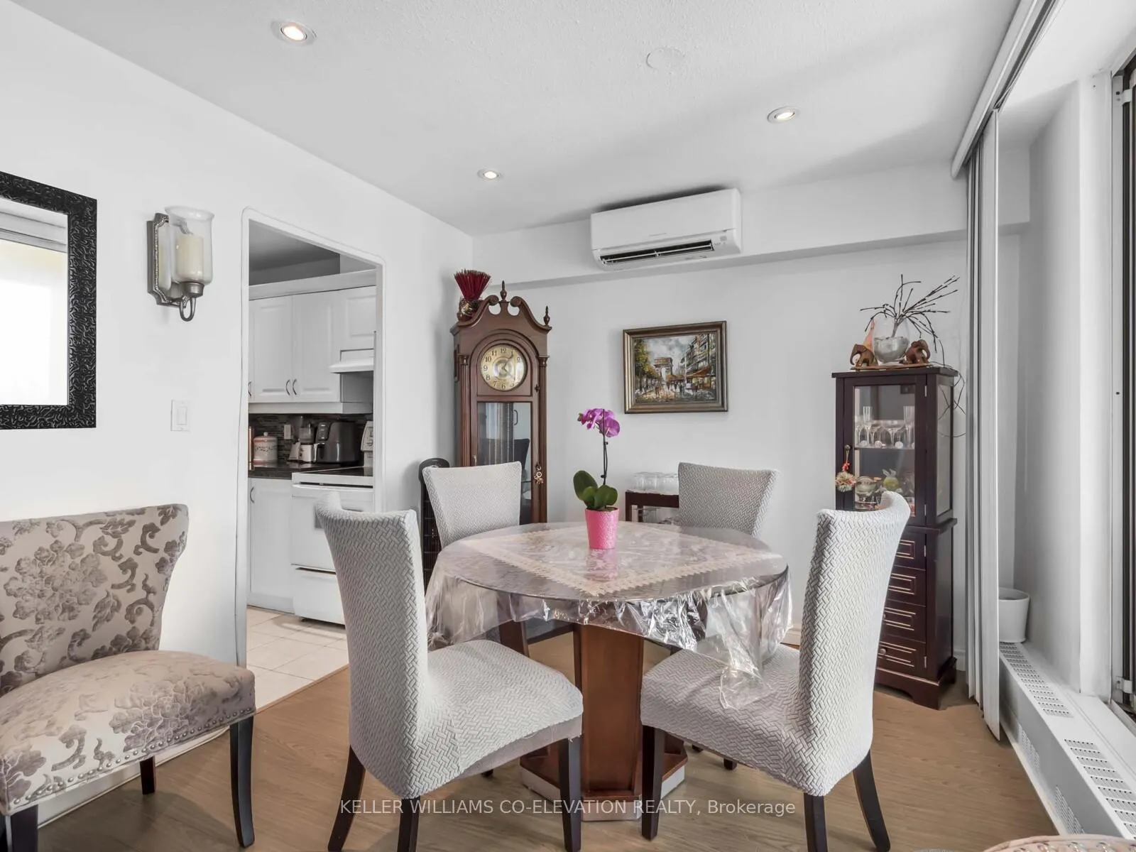Photo 10 of Unit 2012, 60 Pavane Linkway, Toronto, Flemingdon Park — HOMEH