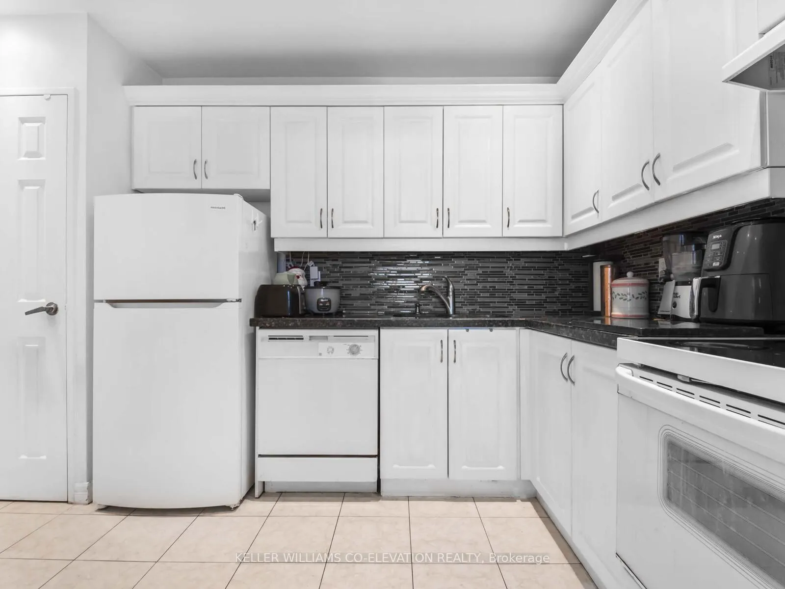 Photo 13 of Unit 2012, 60 Pavane Linkway, Toronto, Flemingdon Park — HOMEH
