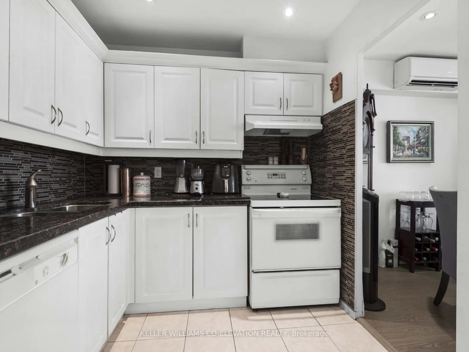 Photo 15 of Unit 2012, 60 Pavane Linkway, Toronto, Flemingdon Park — HOMEH