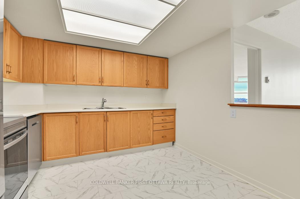 Photo 13 of Unit 1601, 1510 Riverside Drive, Ottawa, Riverview Park — HOMEH