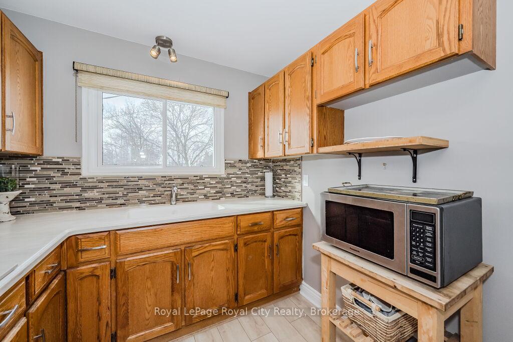 Photo 10 of Unit 107, 1 Sunnylea Crescent, Guelph, General Hospital — HOMEH