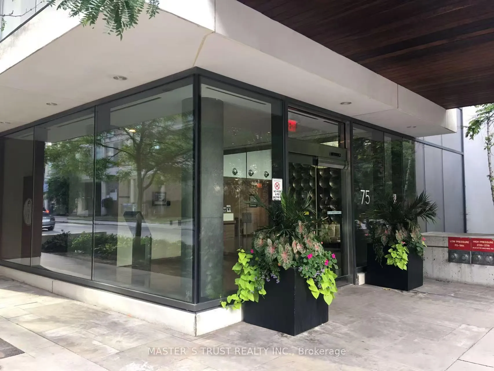 Photo 2 of Unit 1702, 75 St Nicholas Street, Toronto, Bay Street Corridor — HOMEH