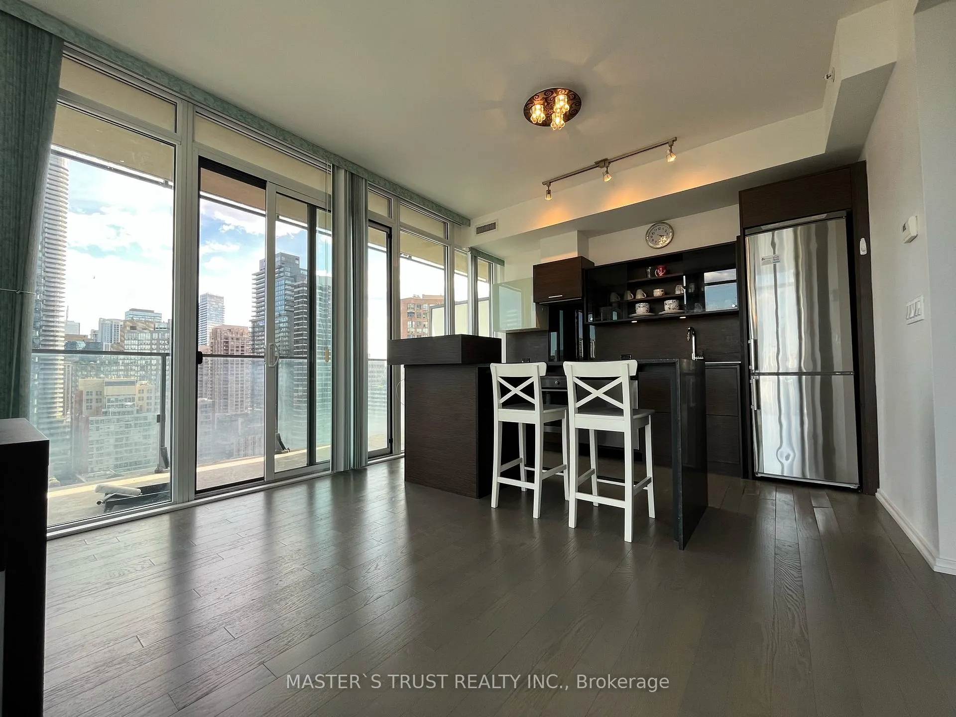 Photo 5 of Unit 1702, 75 St Nicholas Street, Toronto, Bay Street Corridor — HOMEH