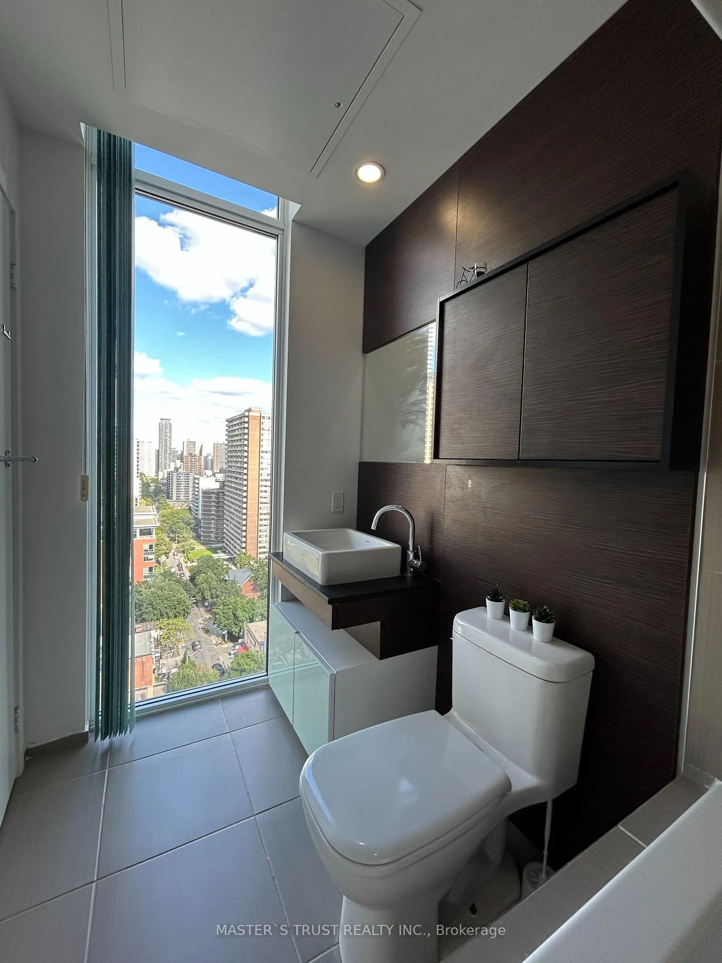 Photo 18 of Unit 1702, 75 St Nicholas Street, Toronto, Bay Street Corridor — HOMEH