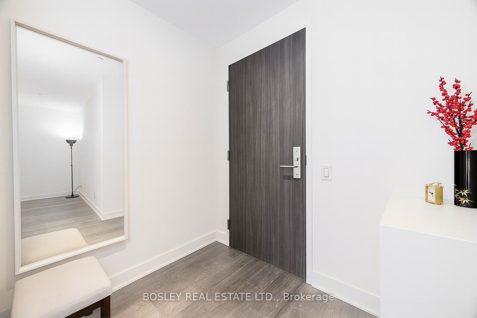 Photo 3 of Unit 2112, 185 Roehampton Avenue, Toronto, Mount Pleasant West — HOMEH
