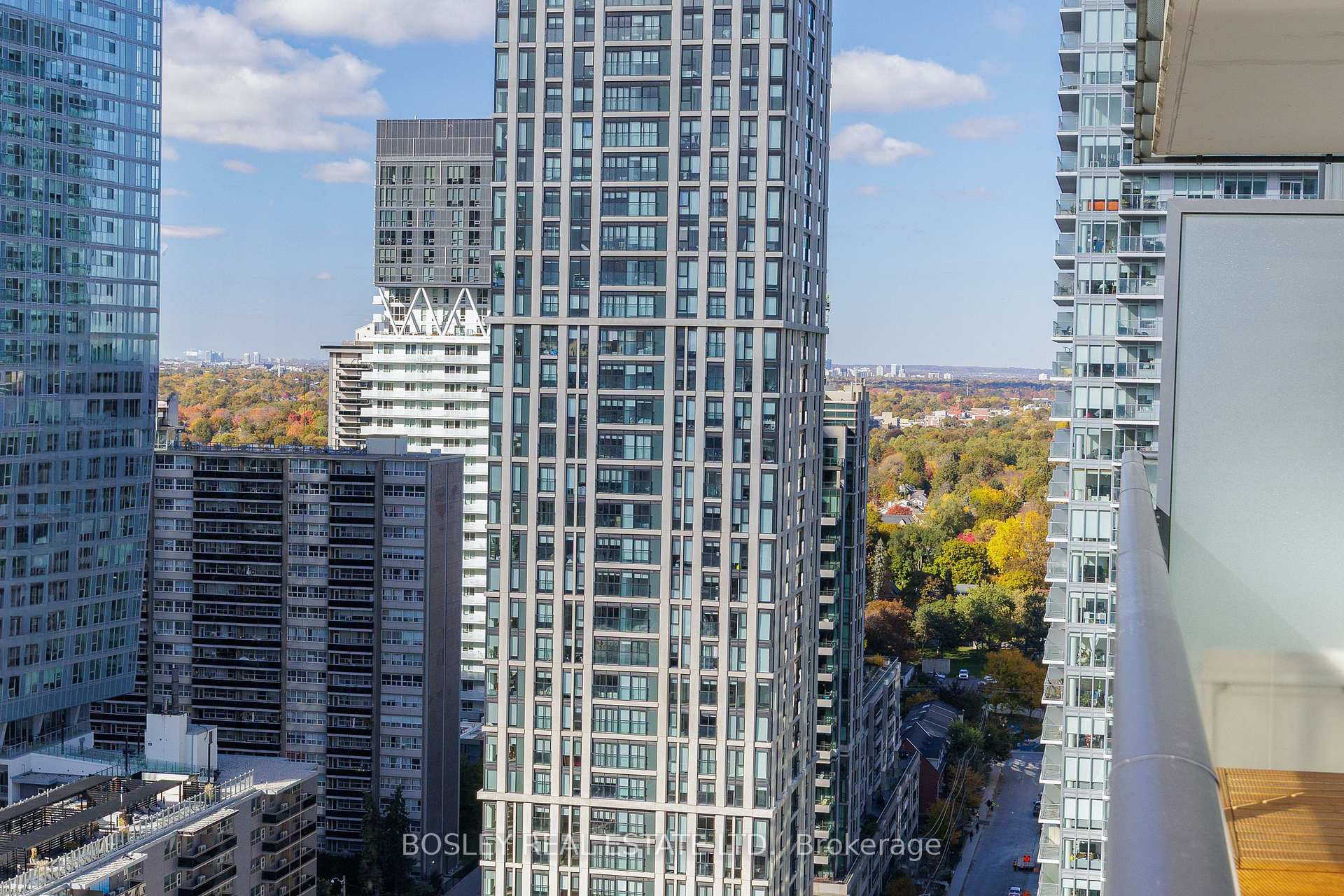 Photo 10 of Unit 2112, 185 Roehampton Avenue, Toronto, Mount Pleasant West — HOMEH
