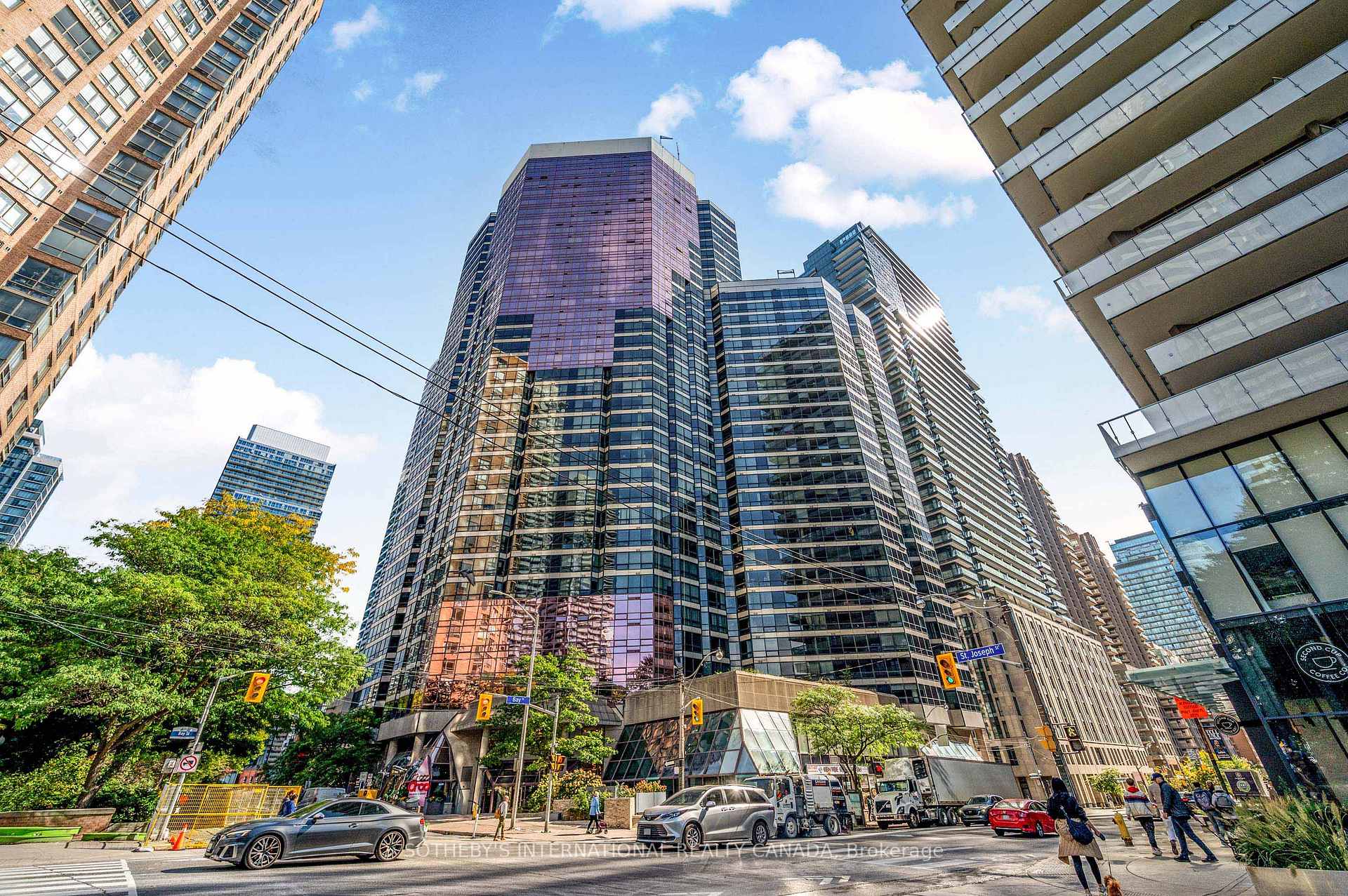 Photo 1 of Unit 716, 1001 Bay Street, Toronto, Bay Street Corridor — HOMEH