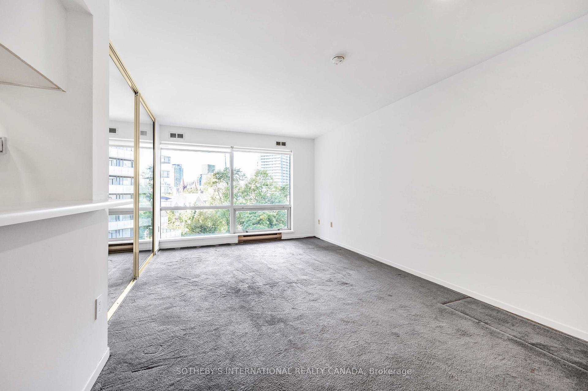 Photo 5 of Unit 716, 1001 Bay Street, Toronto, Bay Street Corridor — HOMEH
