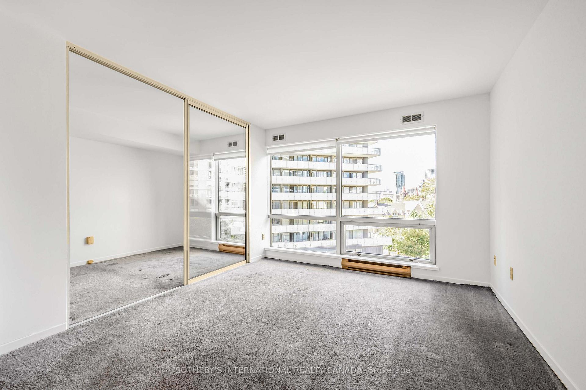 Photo 6 of Unit 716, 1001 Bay Street, Toronto, Bay Street Corridor — HOMEH
