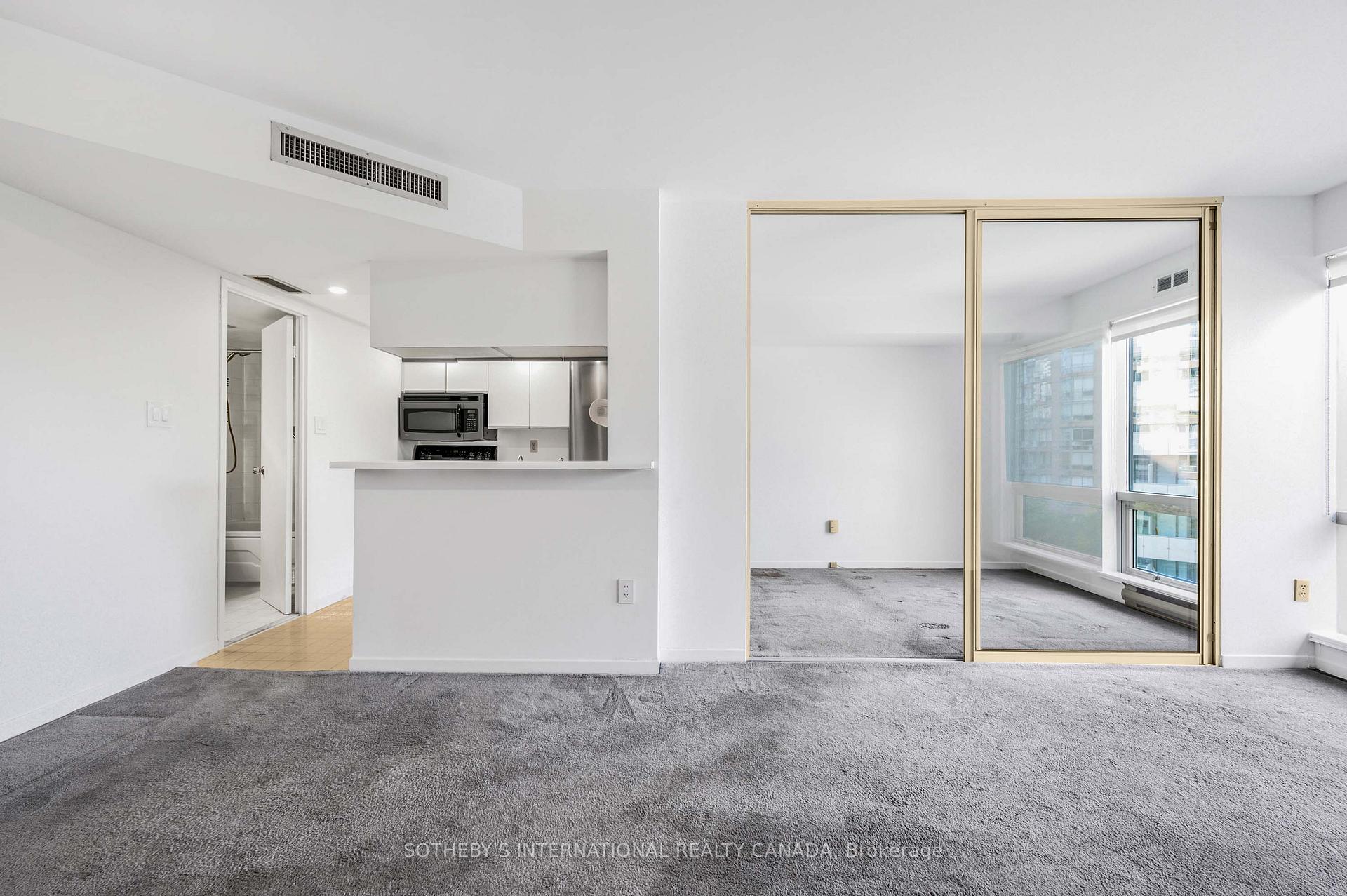 Photo 8 of Unit 716, 1001 Bay Street, Toronto, Bay Street Corridor — HOMEH