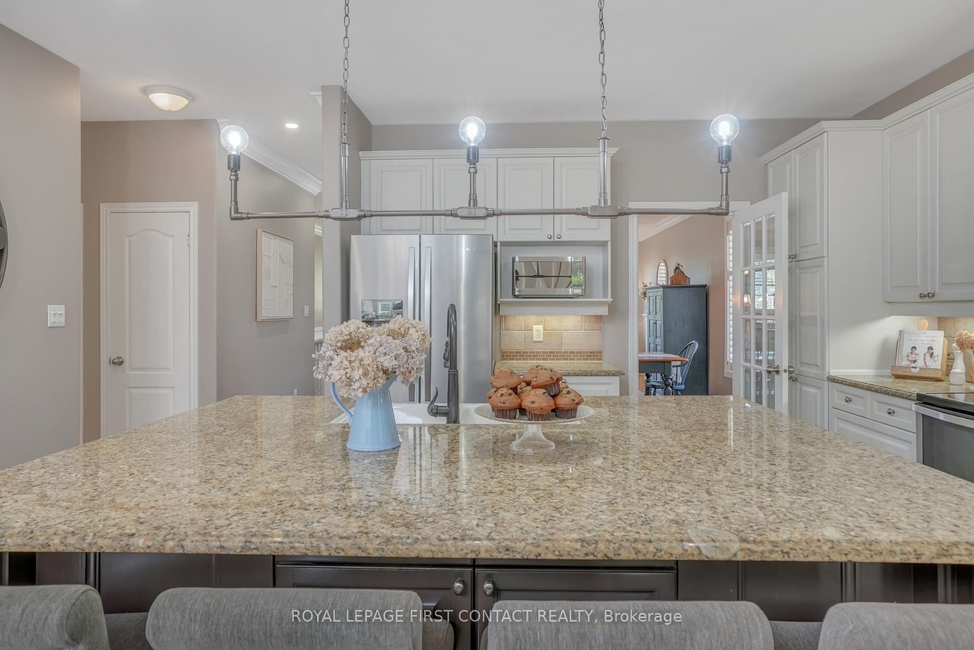 Photo 13 of 28 Windsor Crescent, Barrie, Innis-Shore — HOMEH