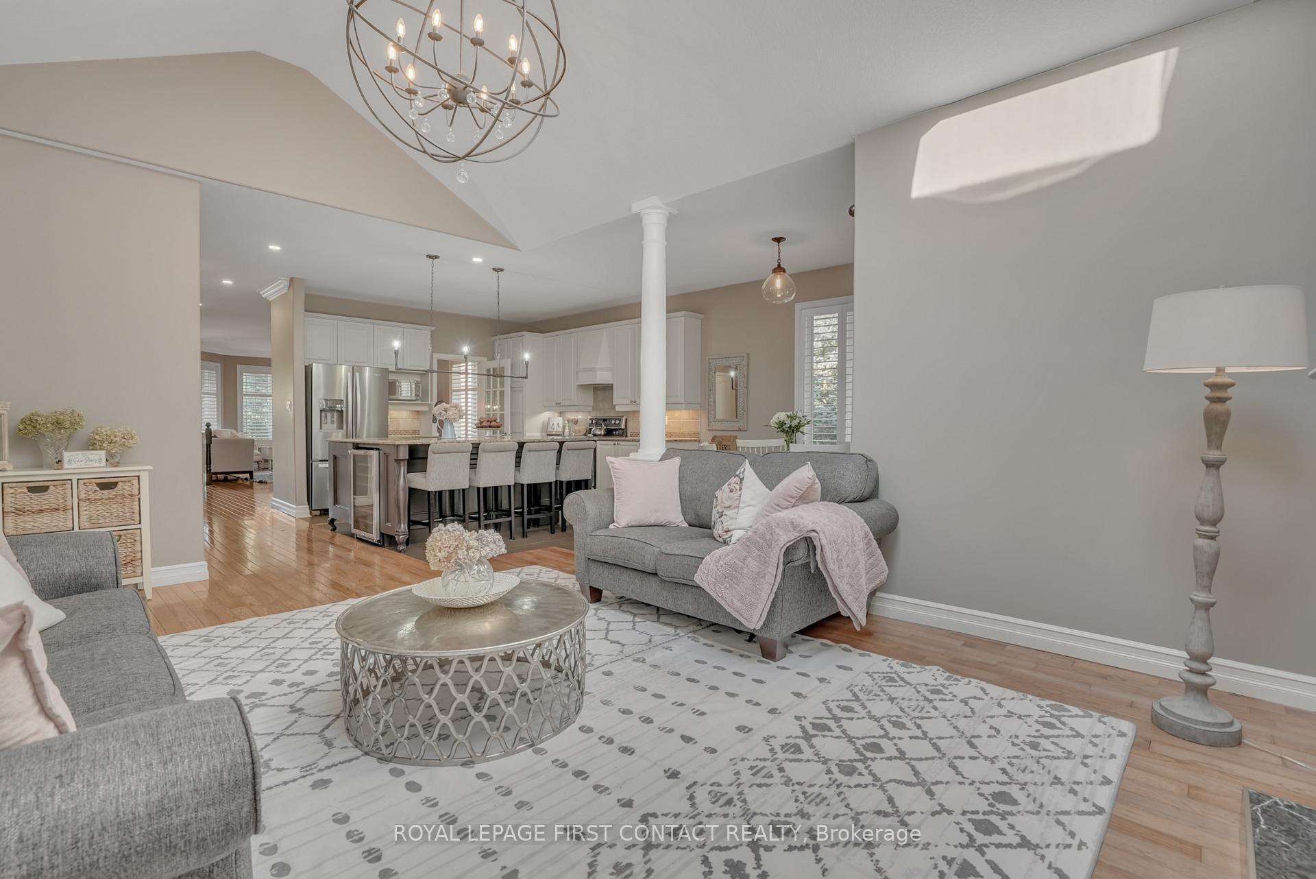 Photo 10 of 28 Windsor Crescent, Barrie, Innis-Shore — HOMEH