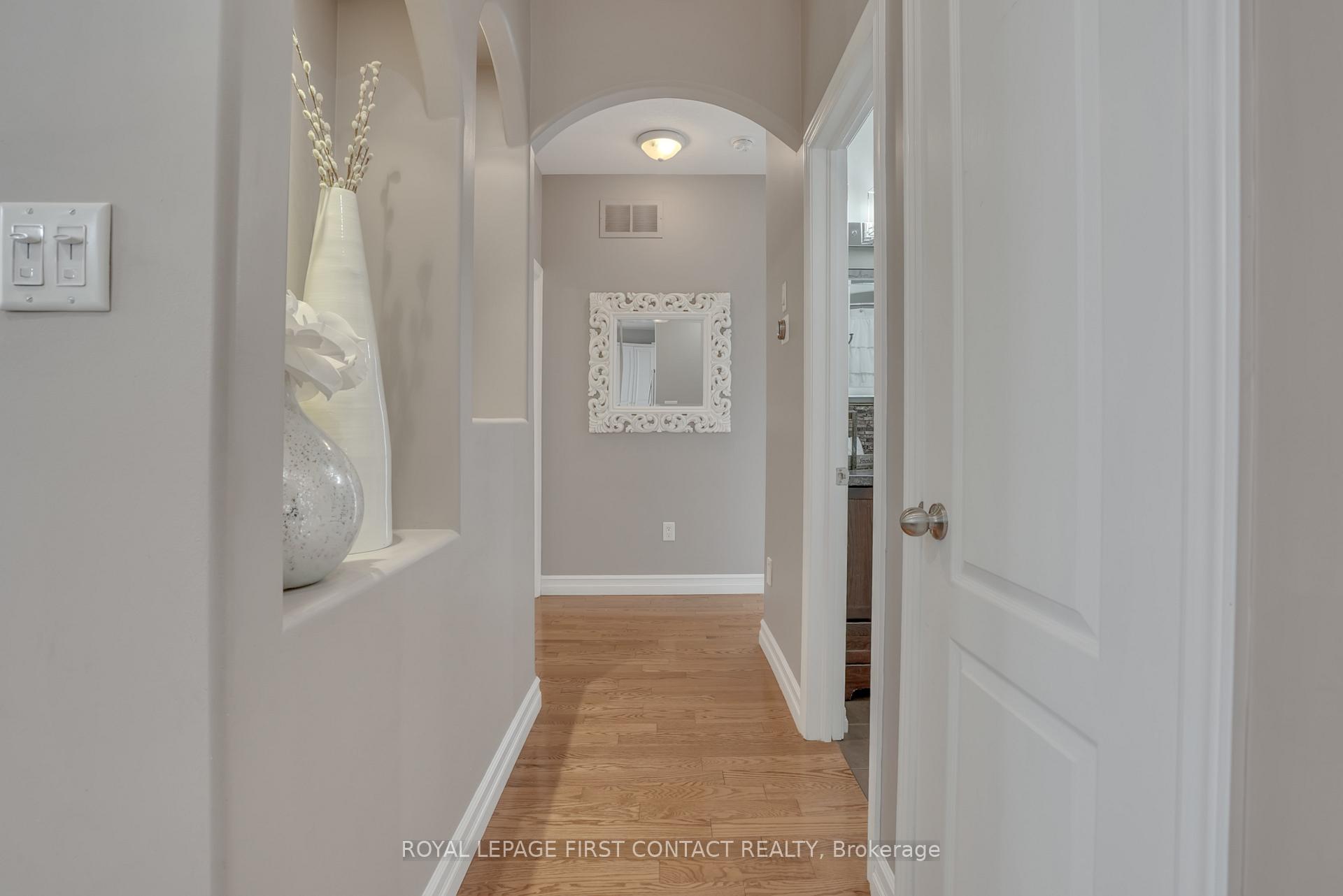 Photo 9 of 28 Windsor Crescent, Barrie, Innis-Shore — HOMEH