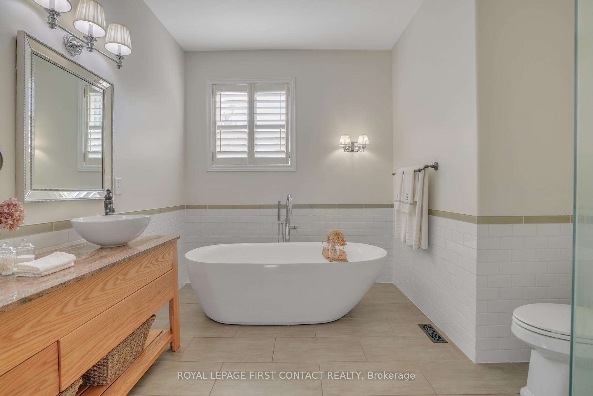Photo 16 of 28 Windsor Crescent, Barrie, Innis-Shore — HOMEH