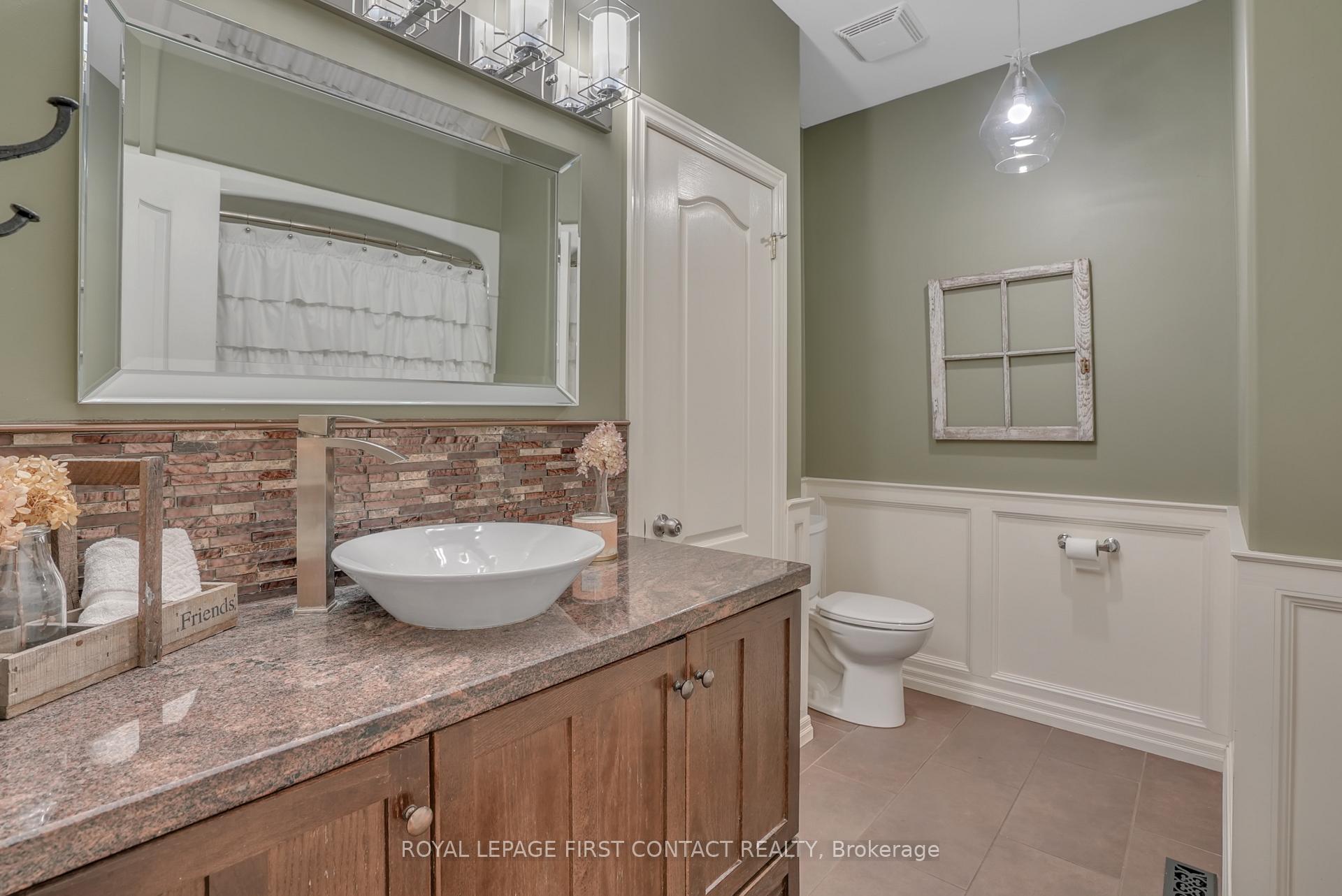 Photo 17 of 28 Windsor Crescent, Barrie, Innis-Shore — HOMEH