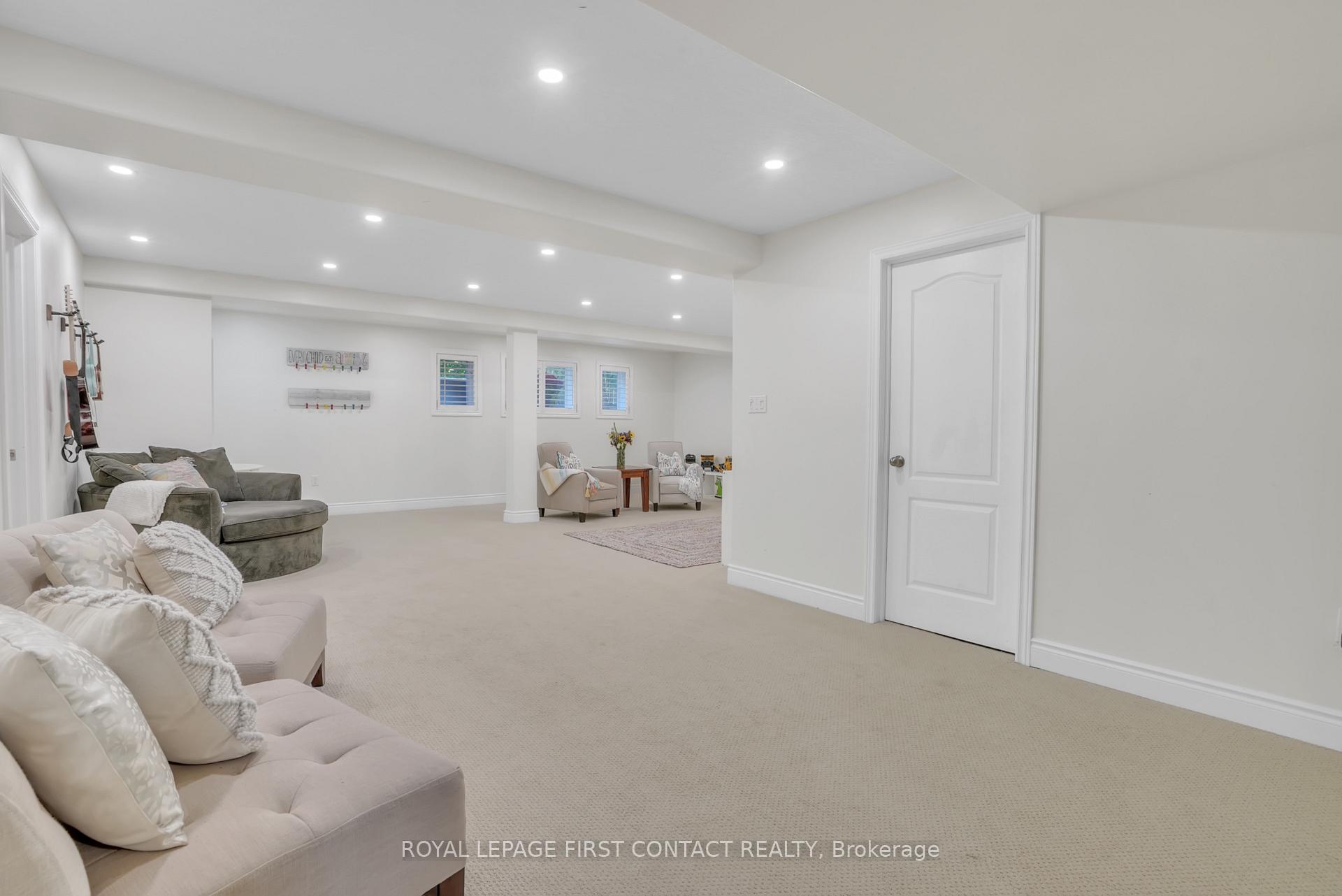 Photo 19 of 28 Windsor Crescent, Barrie, Innis-Shore — HOMEH