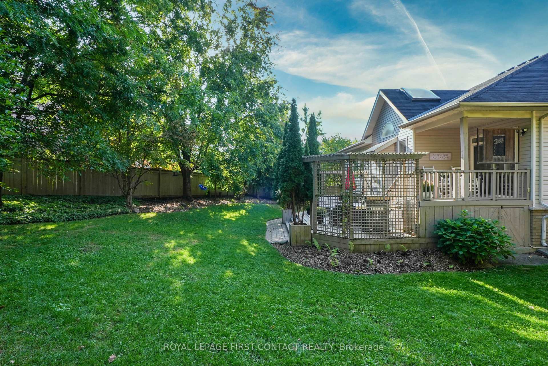 Photo 40 of 28 Windsor Crescent, Barrie, Innis-Shore — HOMEH