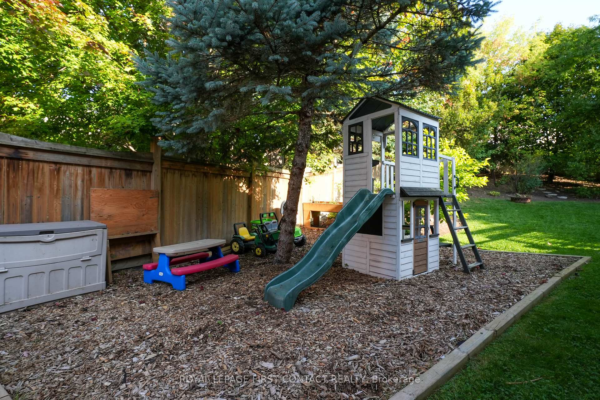 Photo 38 of 28 Windsor Crescent, Barrie, Innis-Shore — HOMEH