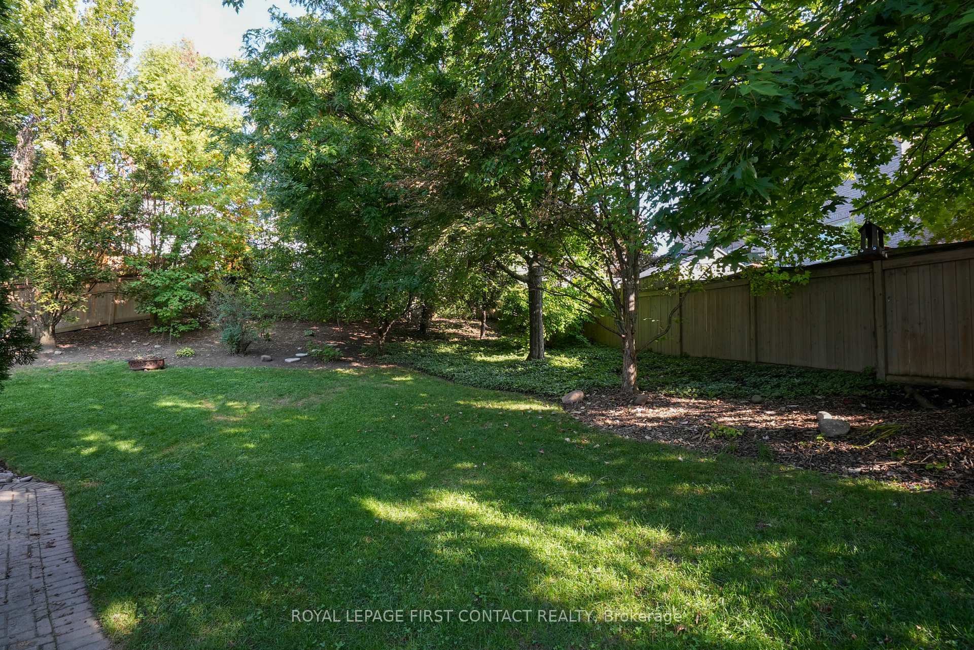 Photo 42 of 28 Windsor Crescent, Barrie, Innis-Shore — HOMEH