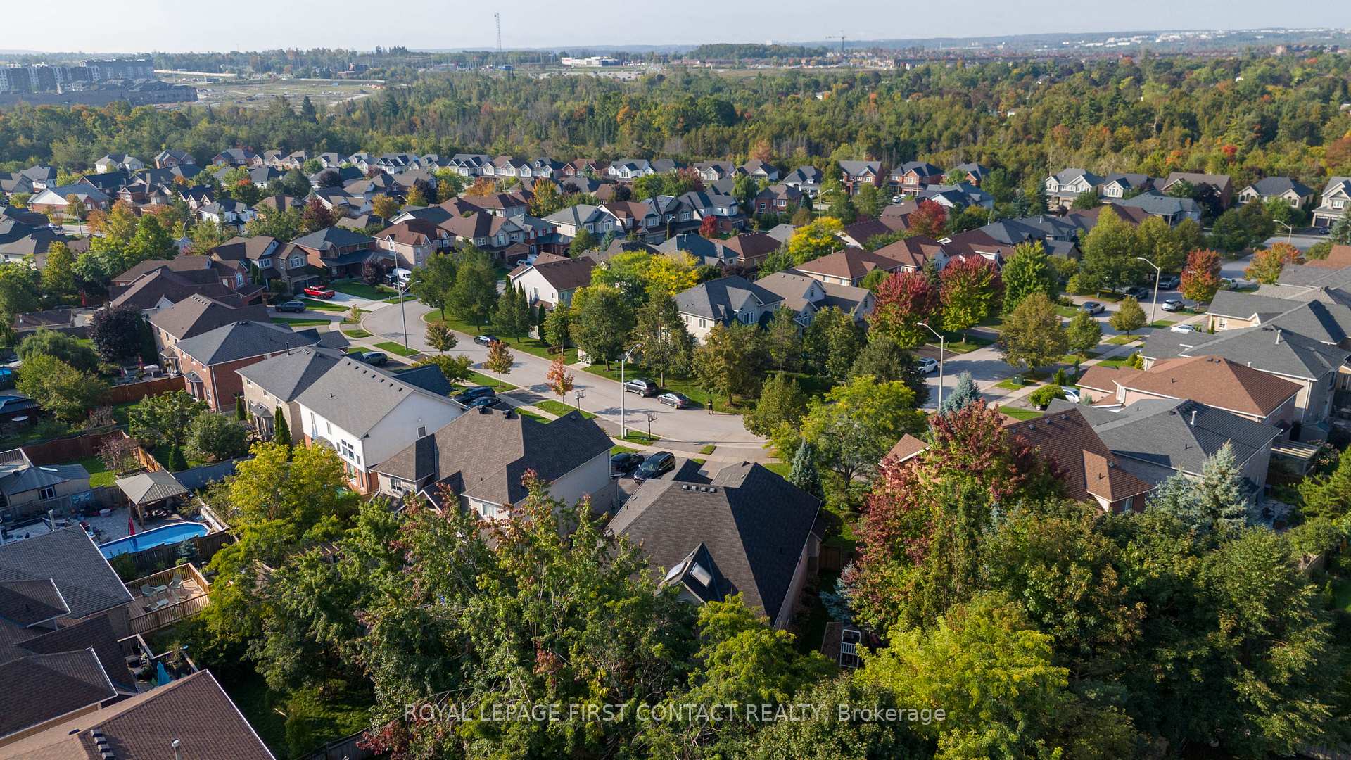 Photo 45 of 28 Windsor Crescent, Barrie, Innis-Shore — HOMEH