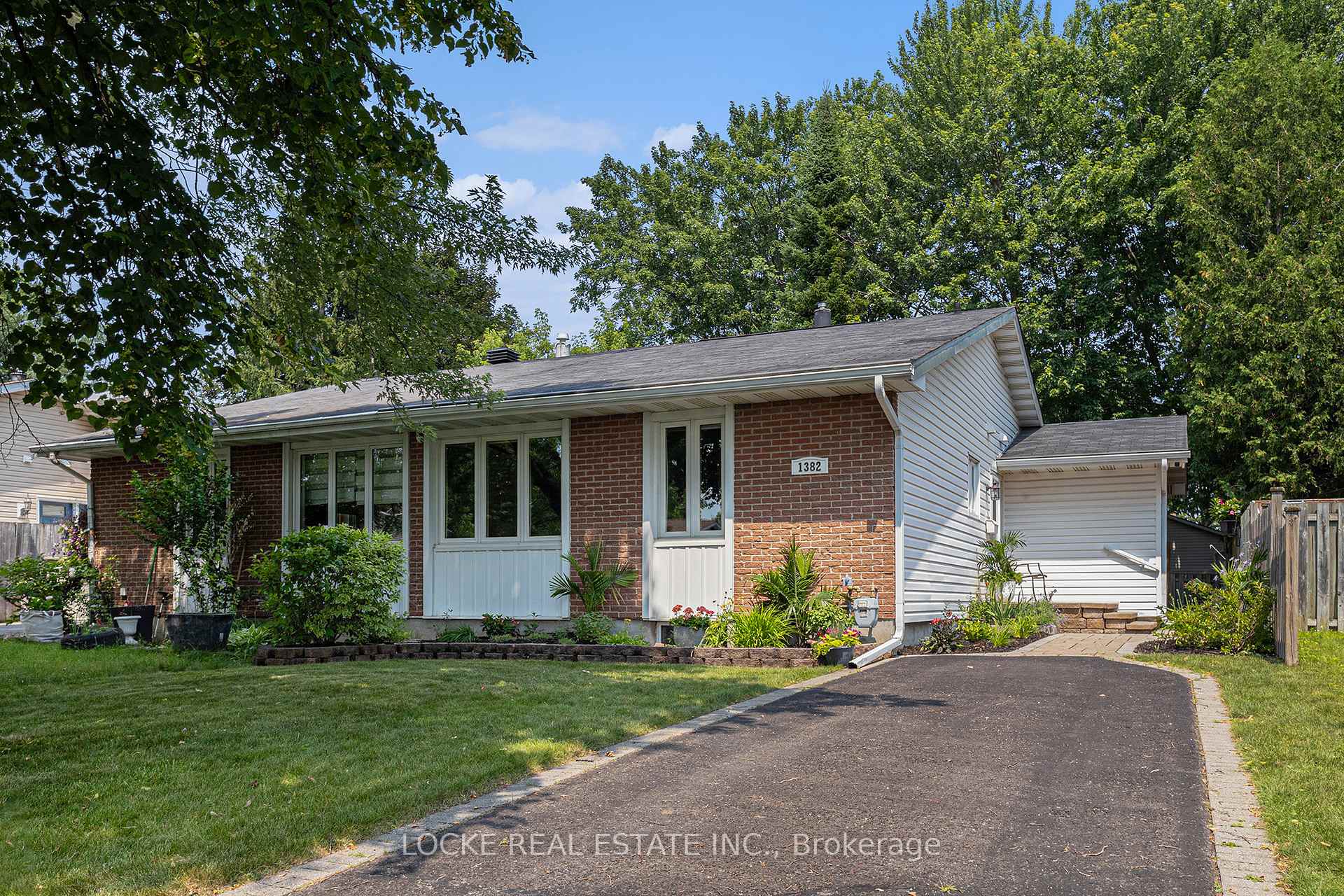 Photo 1 of 1382 Leigh Crescent, Ottawa, Carson Grove — HOMEH
