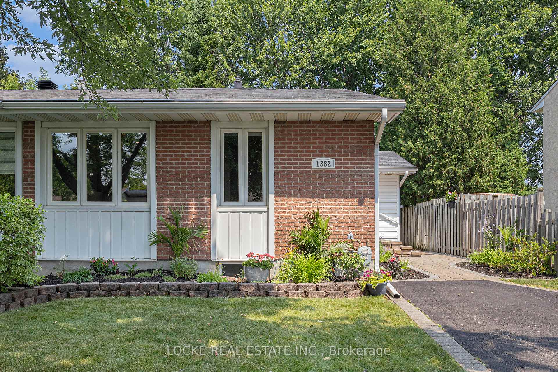 Photo 33 of 1382 Leigh Crescent, Ottawa, Carson Grove — HOMEH