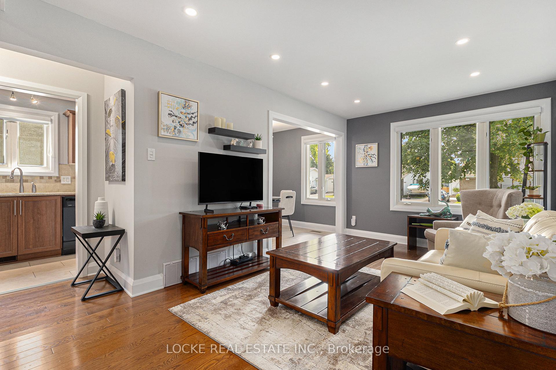 Photo 15 of 1382 Leigh Crescent, Ottawa, Carson Grove — HOMEH