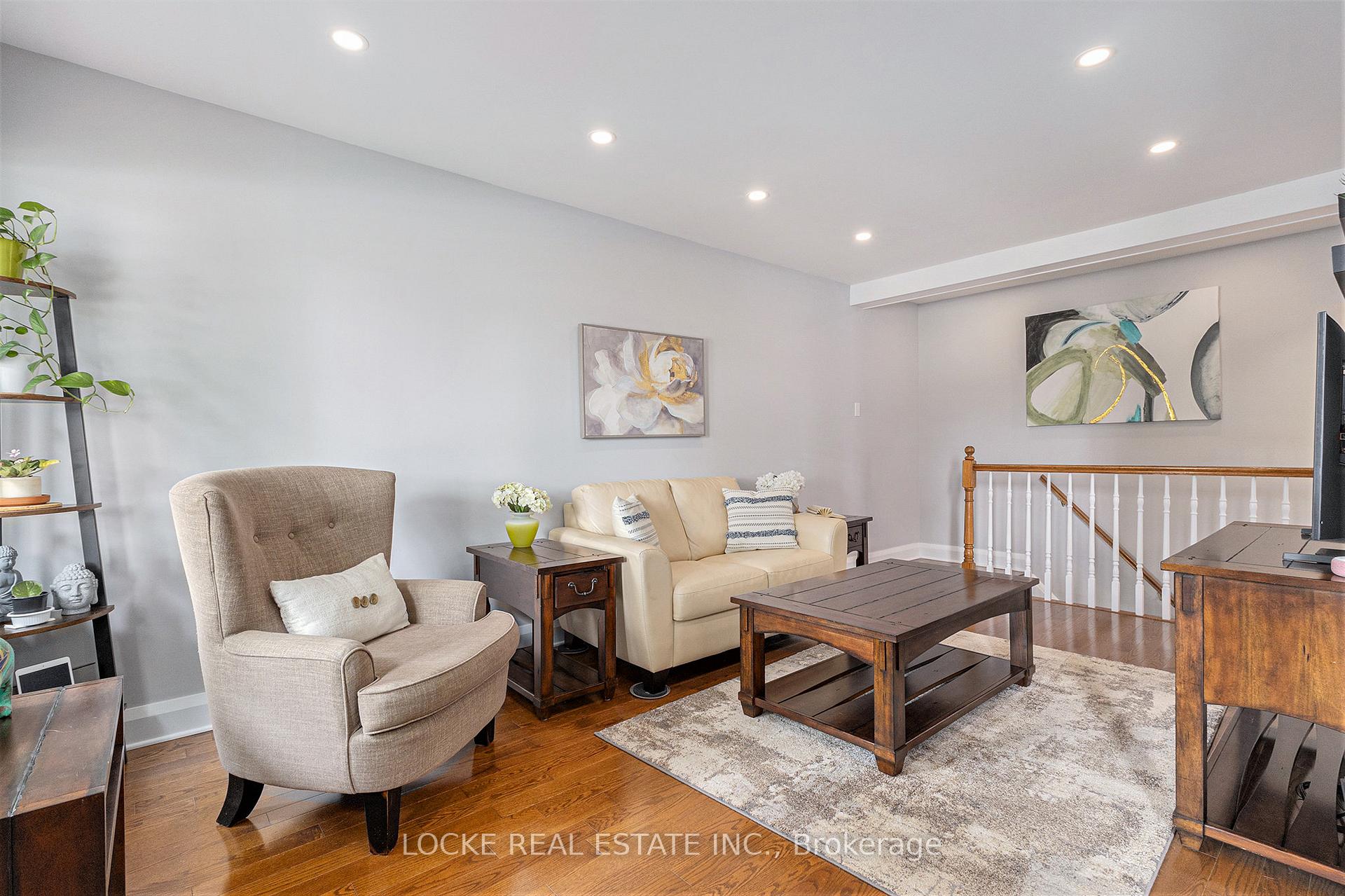 Photo 4 of 1382 Leigh Crescent, Ottawa, Carson Grove — HOMEH