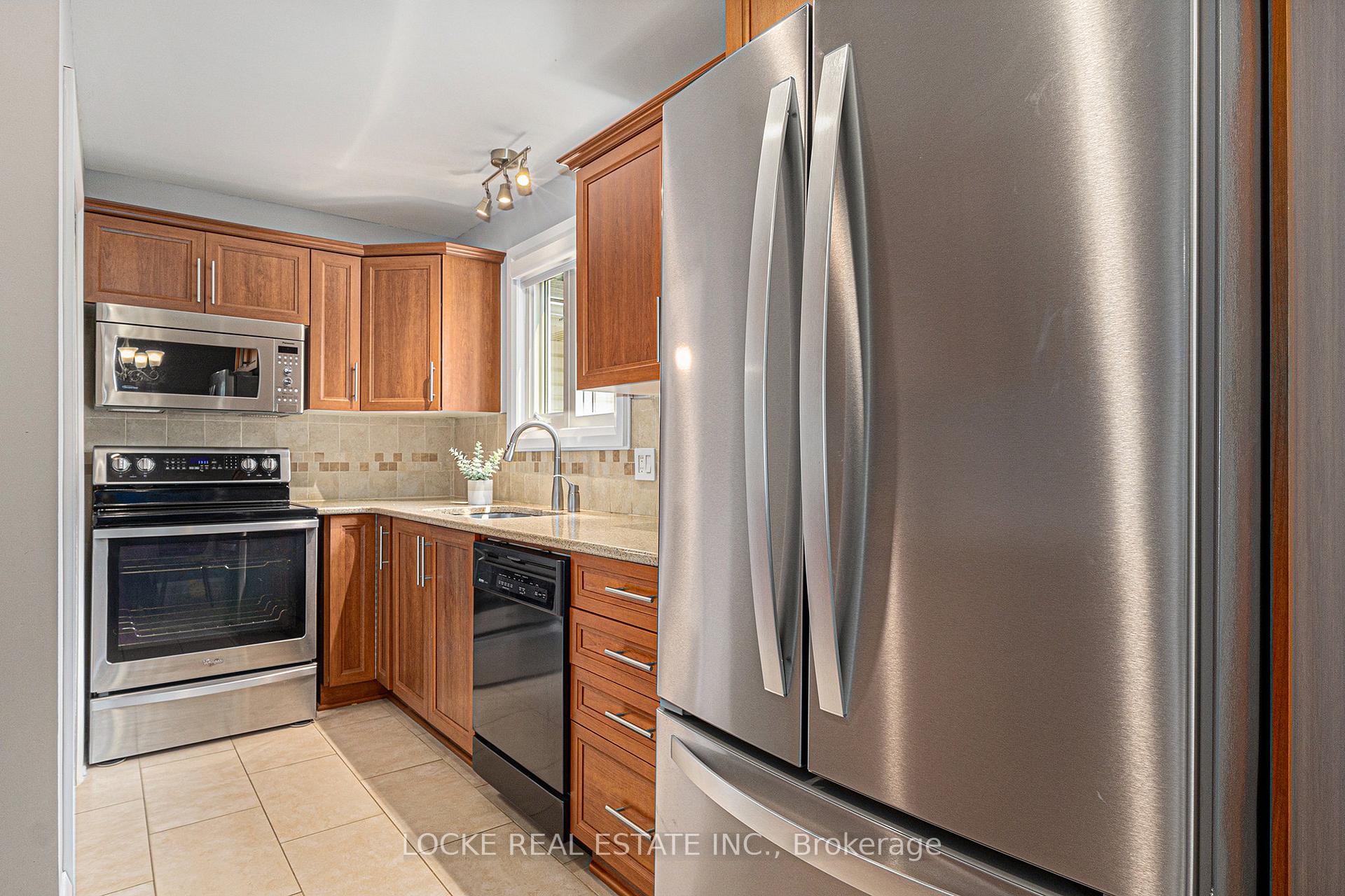 Photo 9 of 1382 Leigh Crescent, Ottawa, Carson Grove — HOMEH