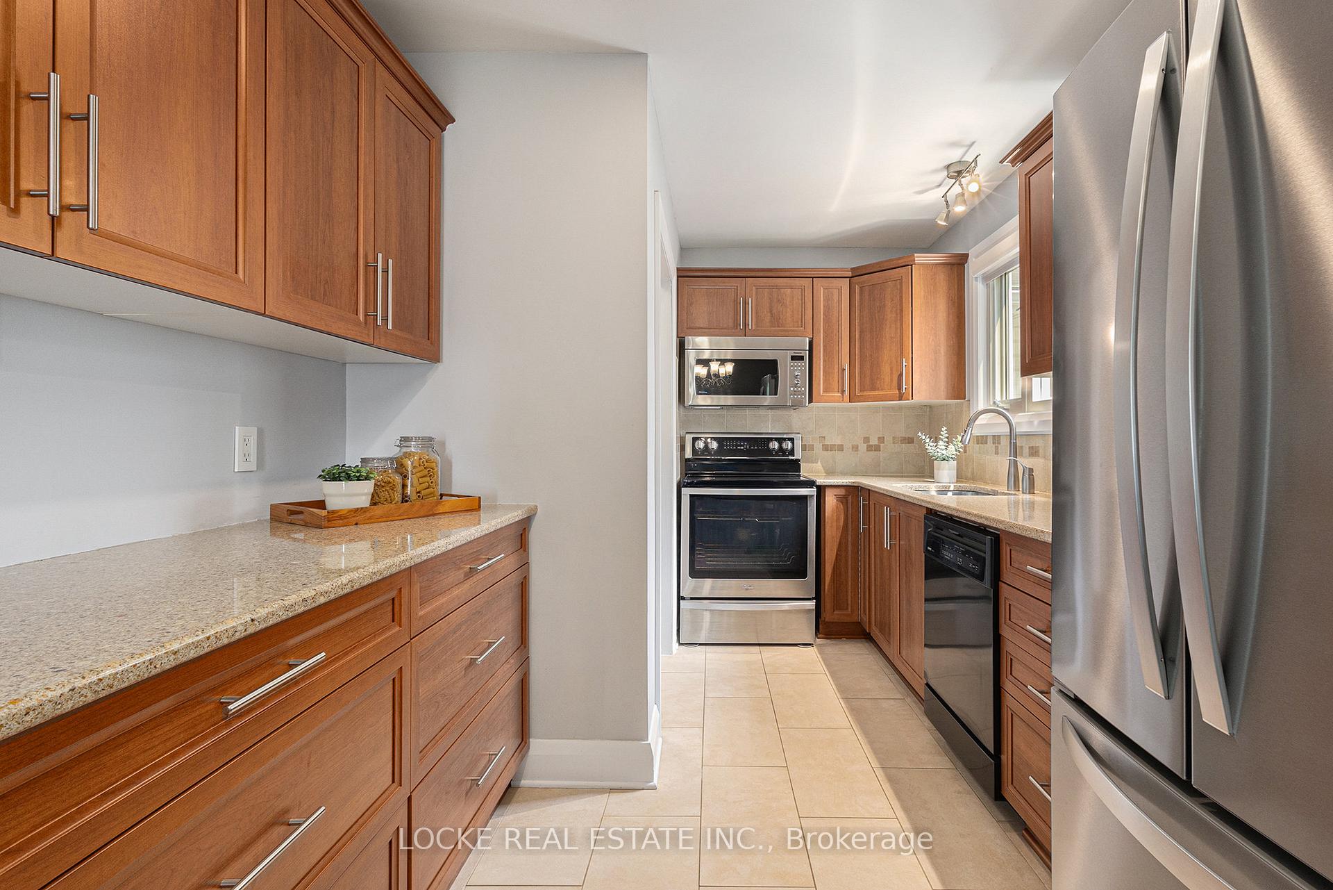 Photo 10 of 1382 Leigh Crescent, Ottawa, Carson Grove — HOMEH