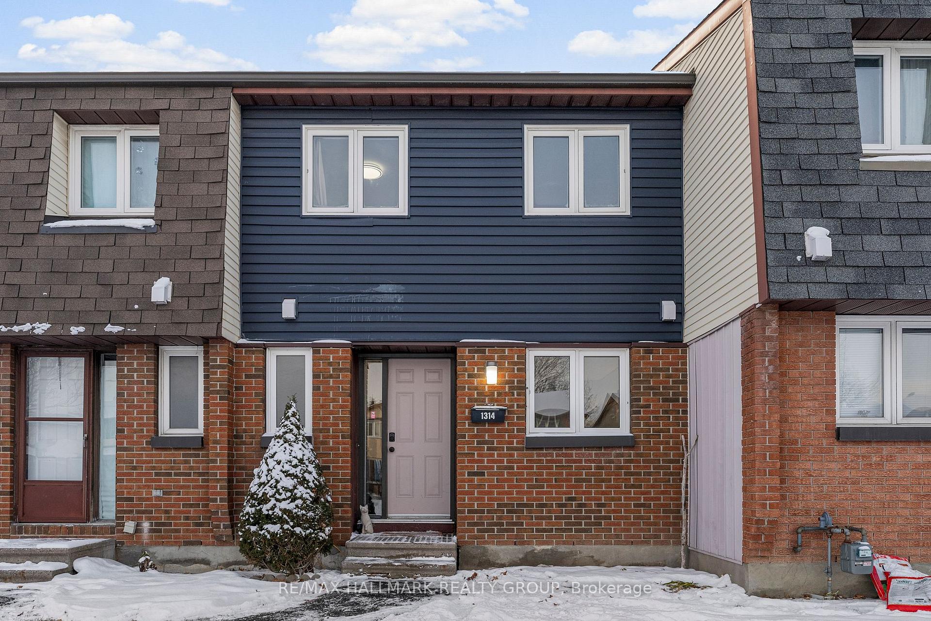 Photo 2 of 1314 Cedarcroft Crescent, Ottawa, Pineview — HOMEH